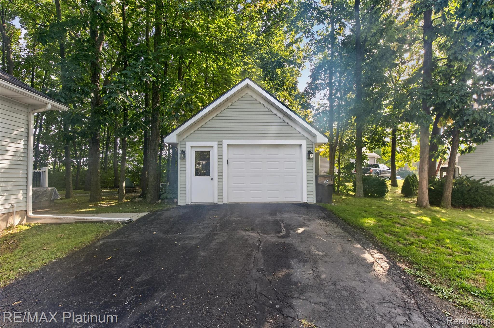 355 Springwell Lane Property Photo 21