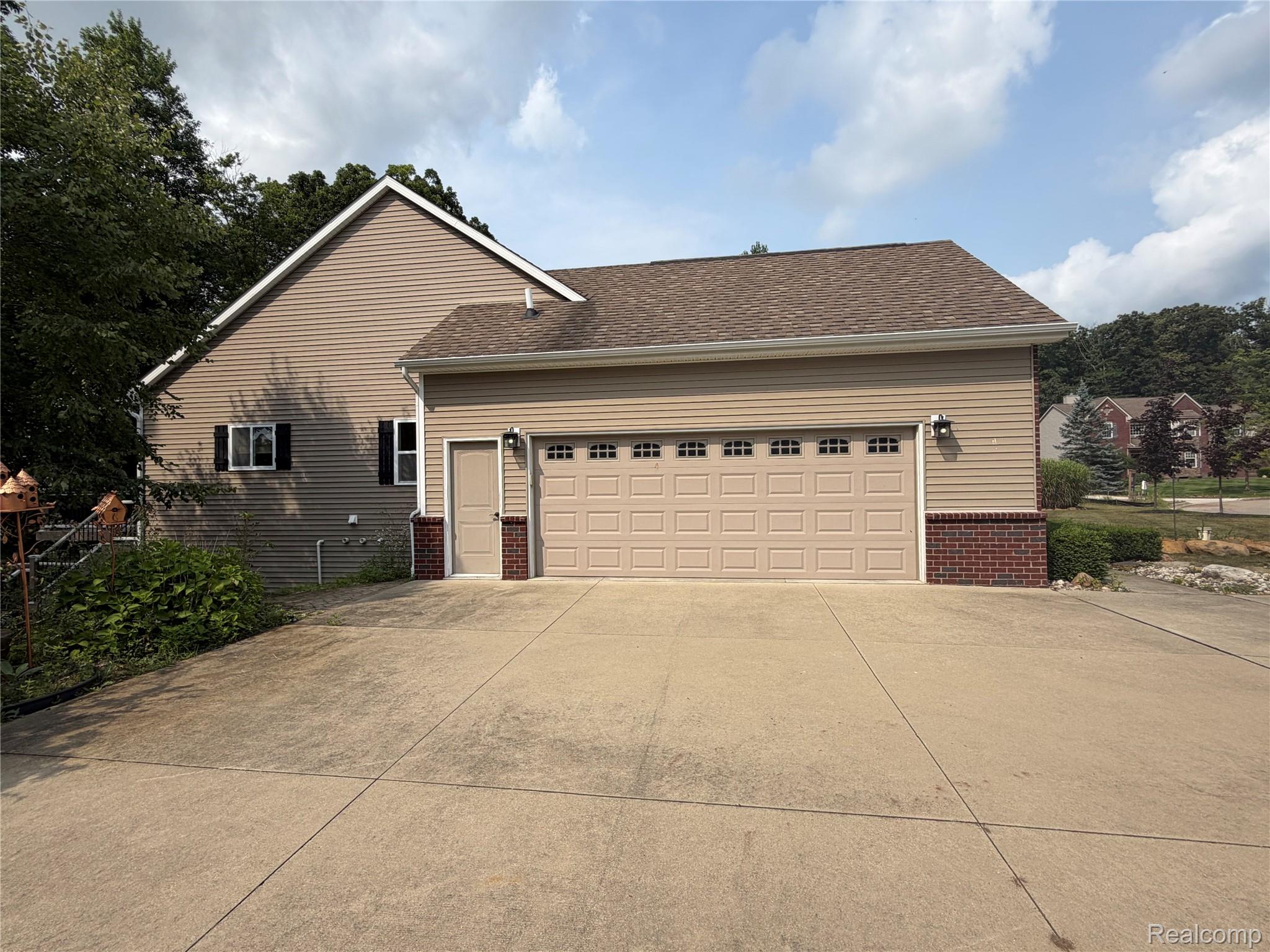 7876 Donegal Court Property Photo 5