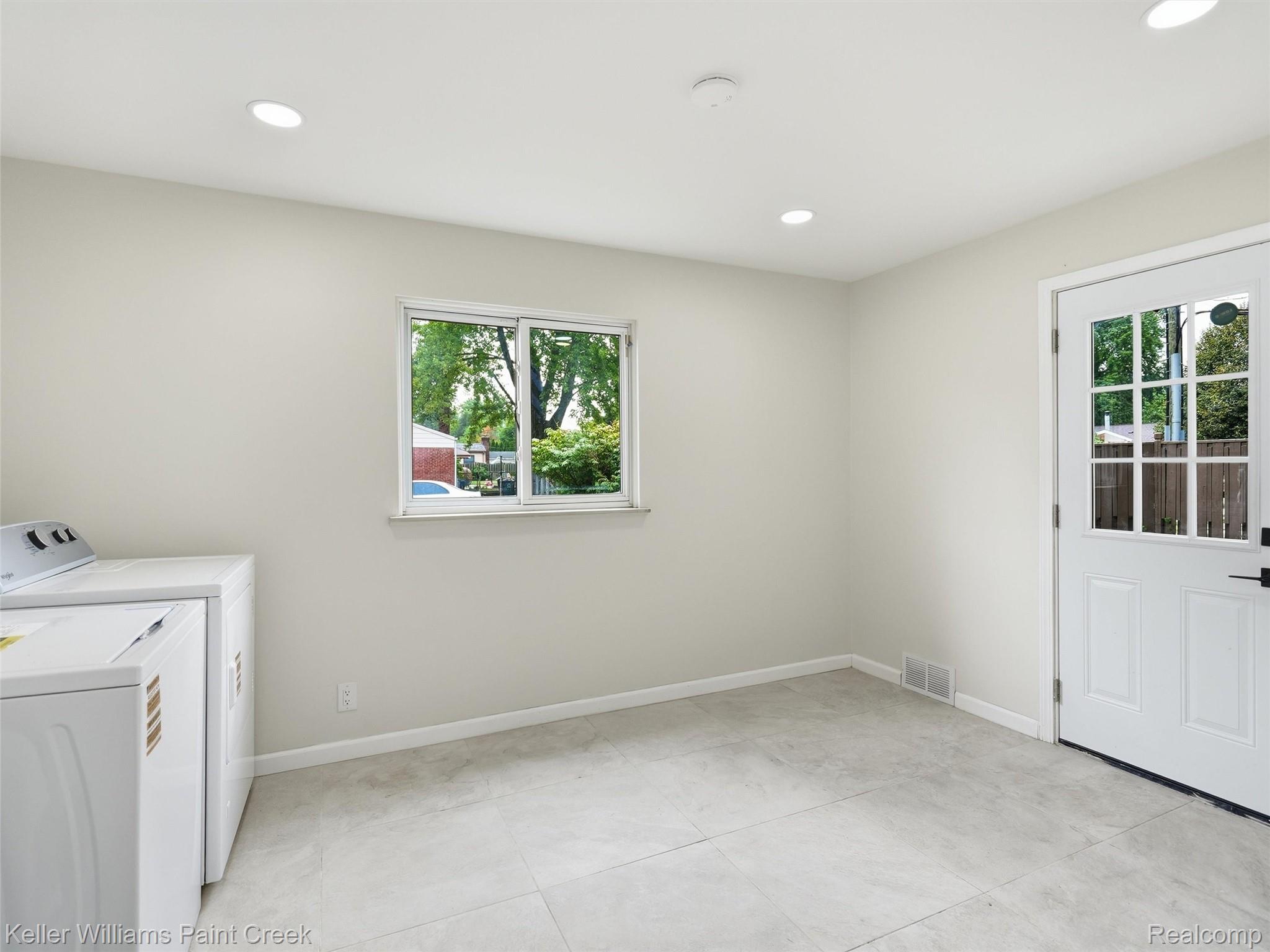 711 Jamaica Drive Property Photo 10