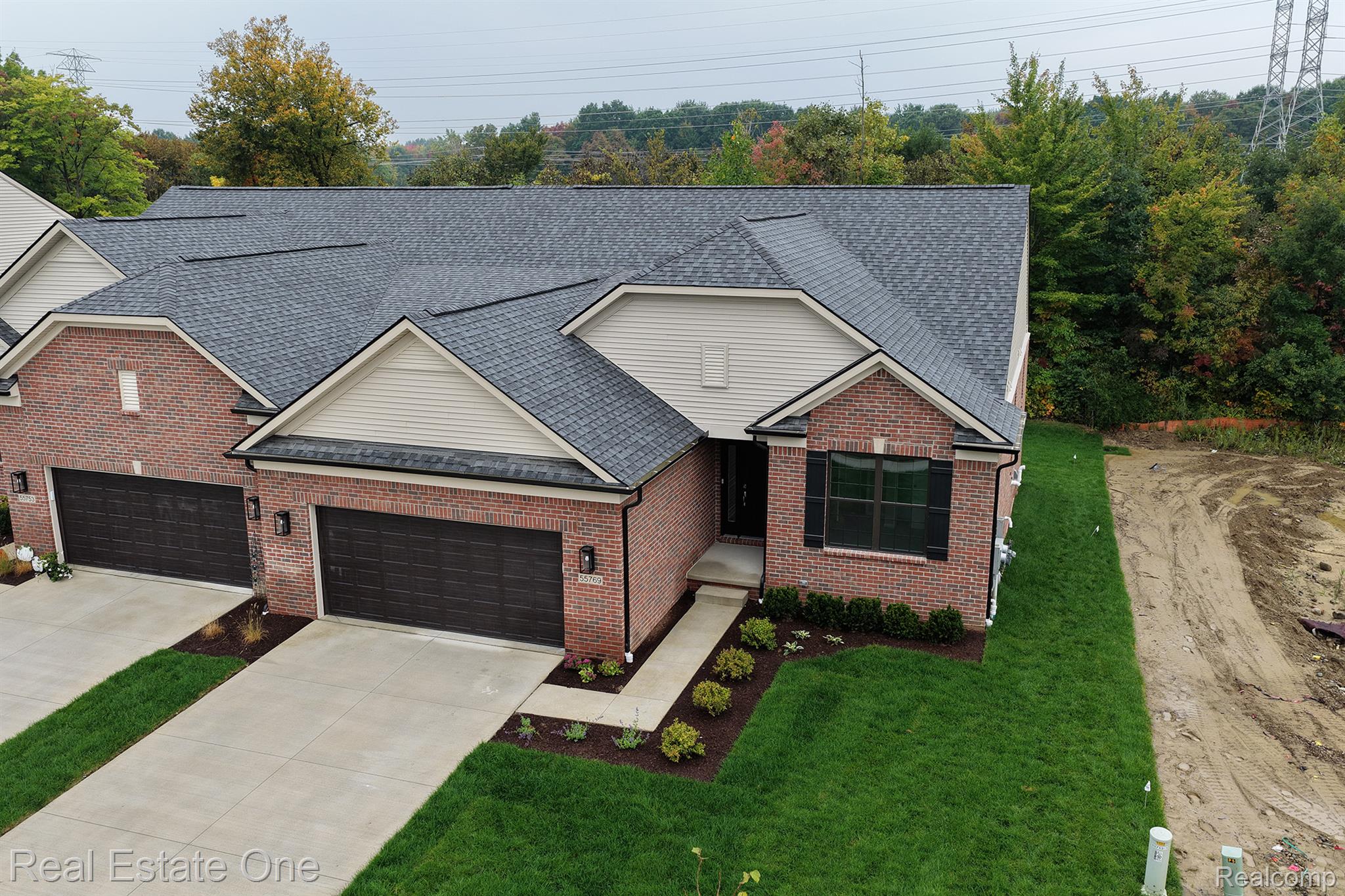 55769 Oak Pointe Drive Property Photo 1