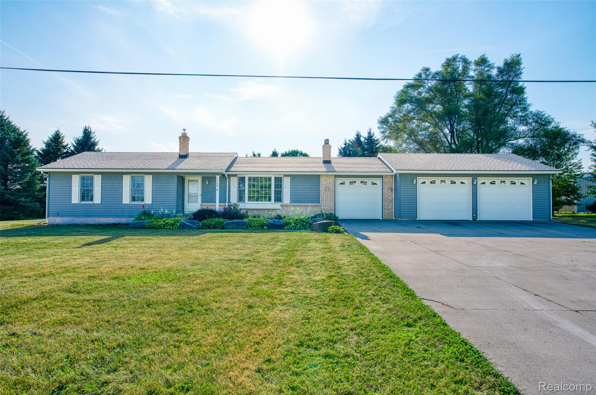 1188 Maxfield Road Property Photo 2
