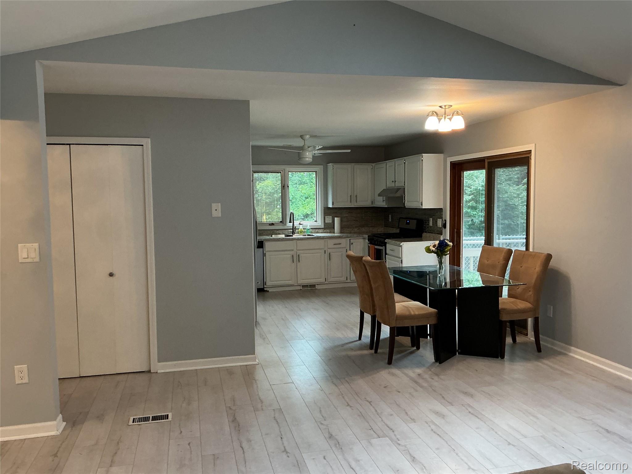 1580 Carthage Property Photo 3