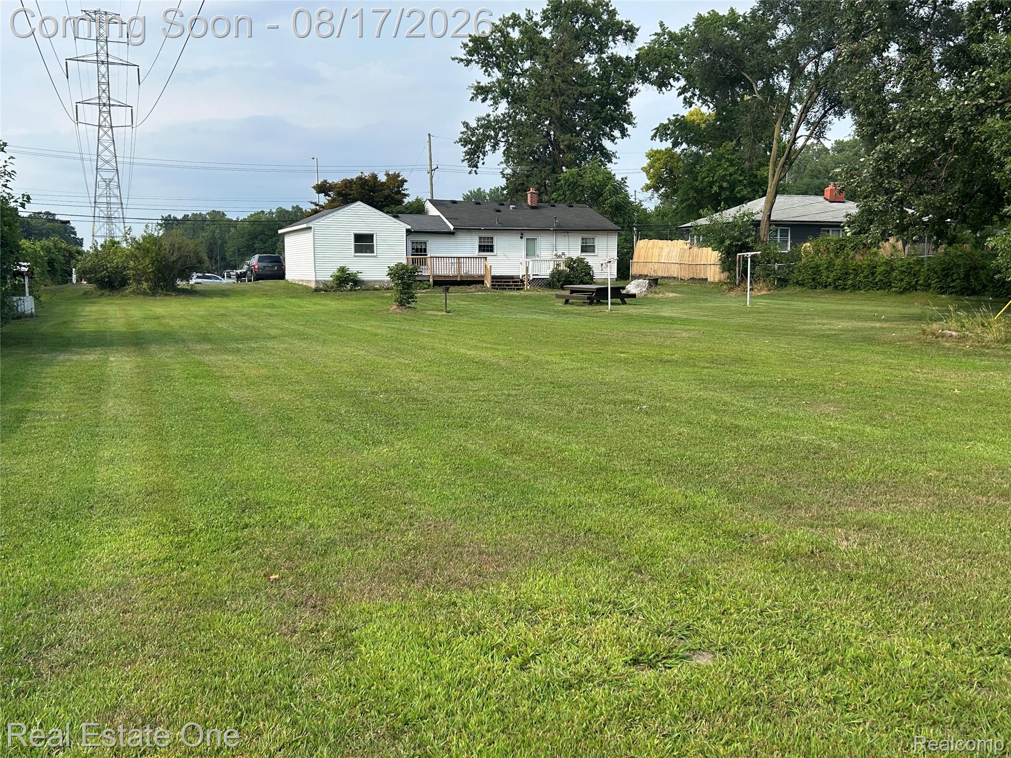 22967 Northline Road Property Photo 5