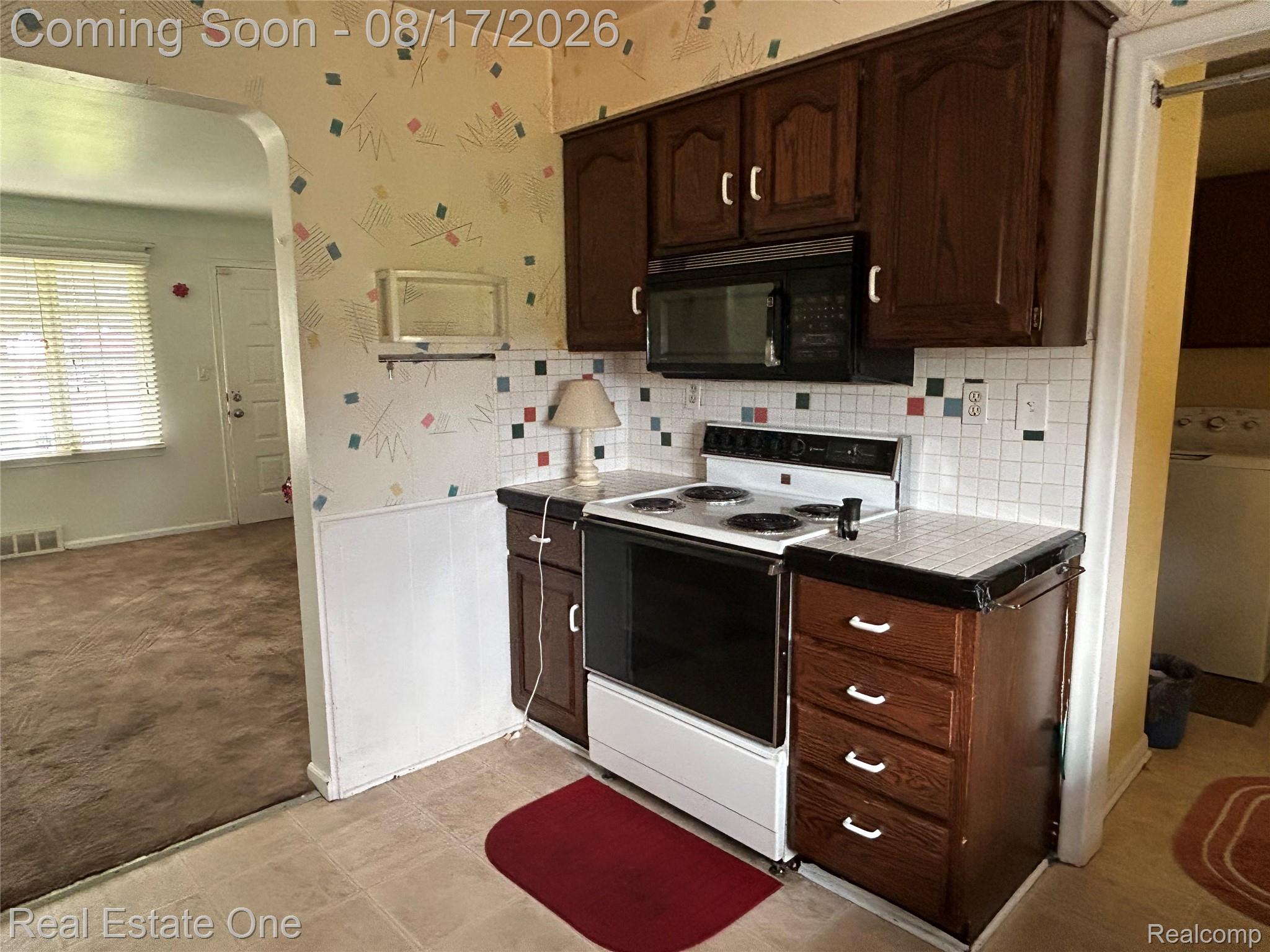 22967 Northline Road Property Photo 11