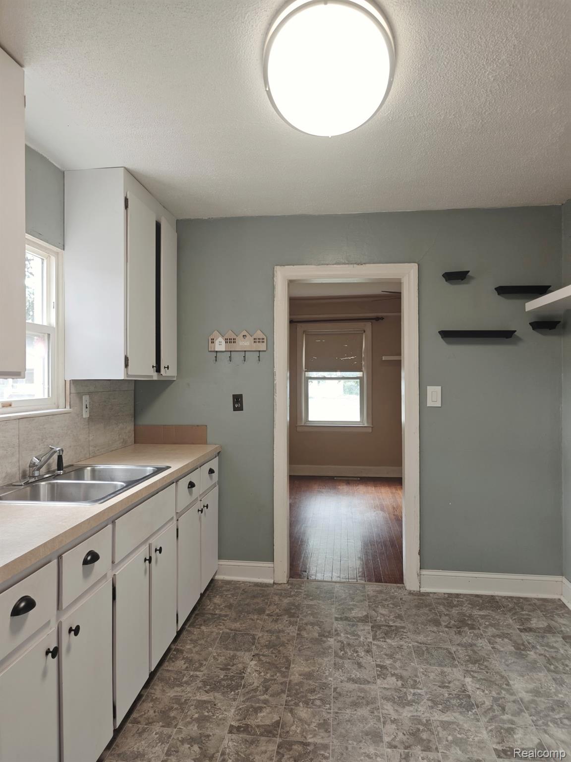 5722 N Silvery Lane Property Photo 6