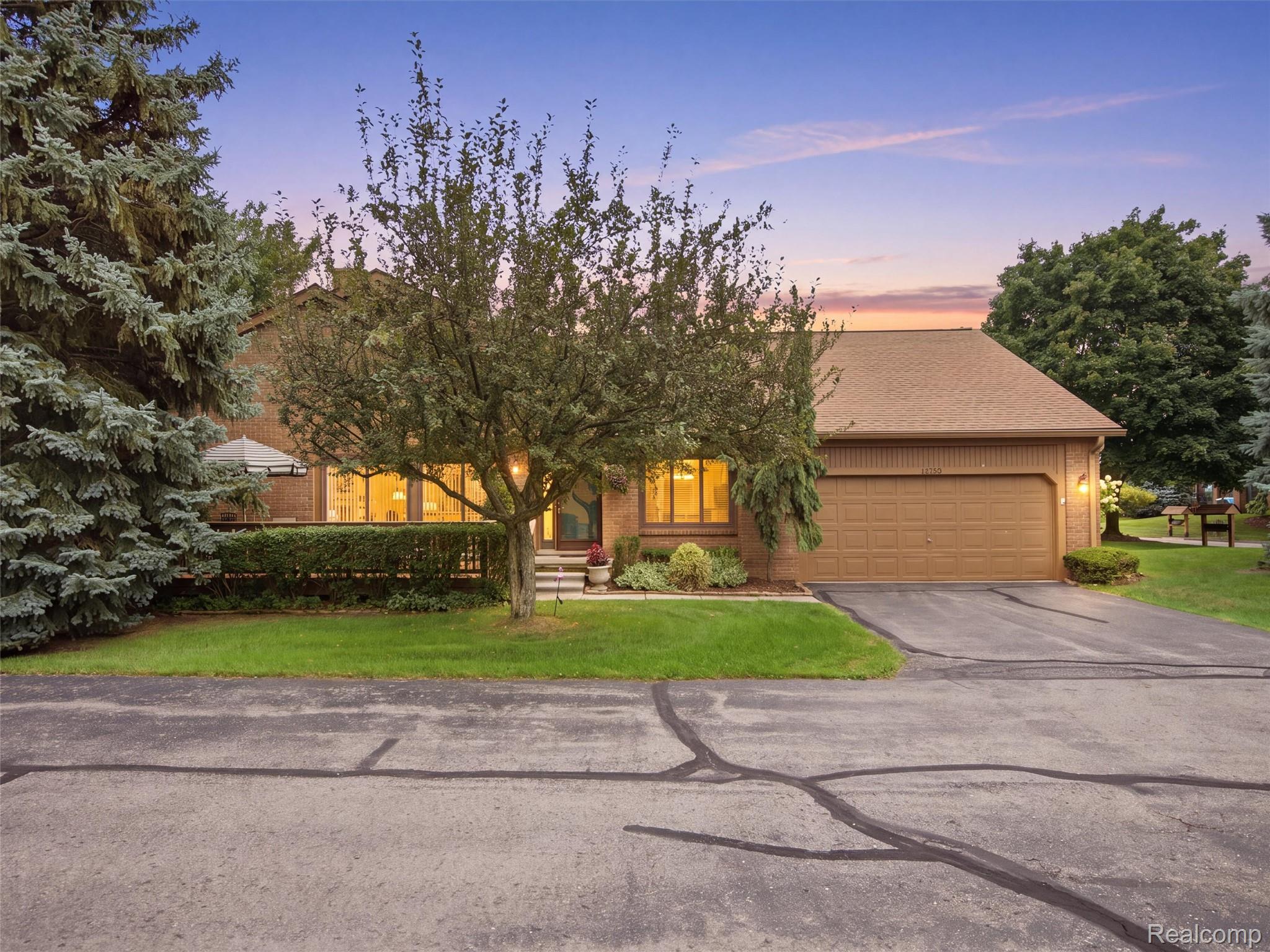 2195 London Bridge Drive Property Photo 1