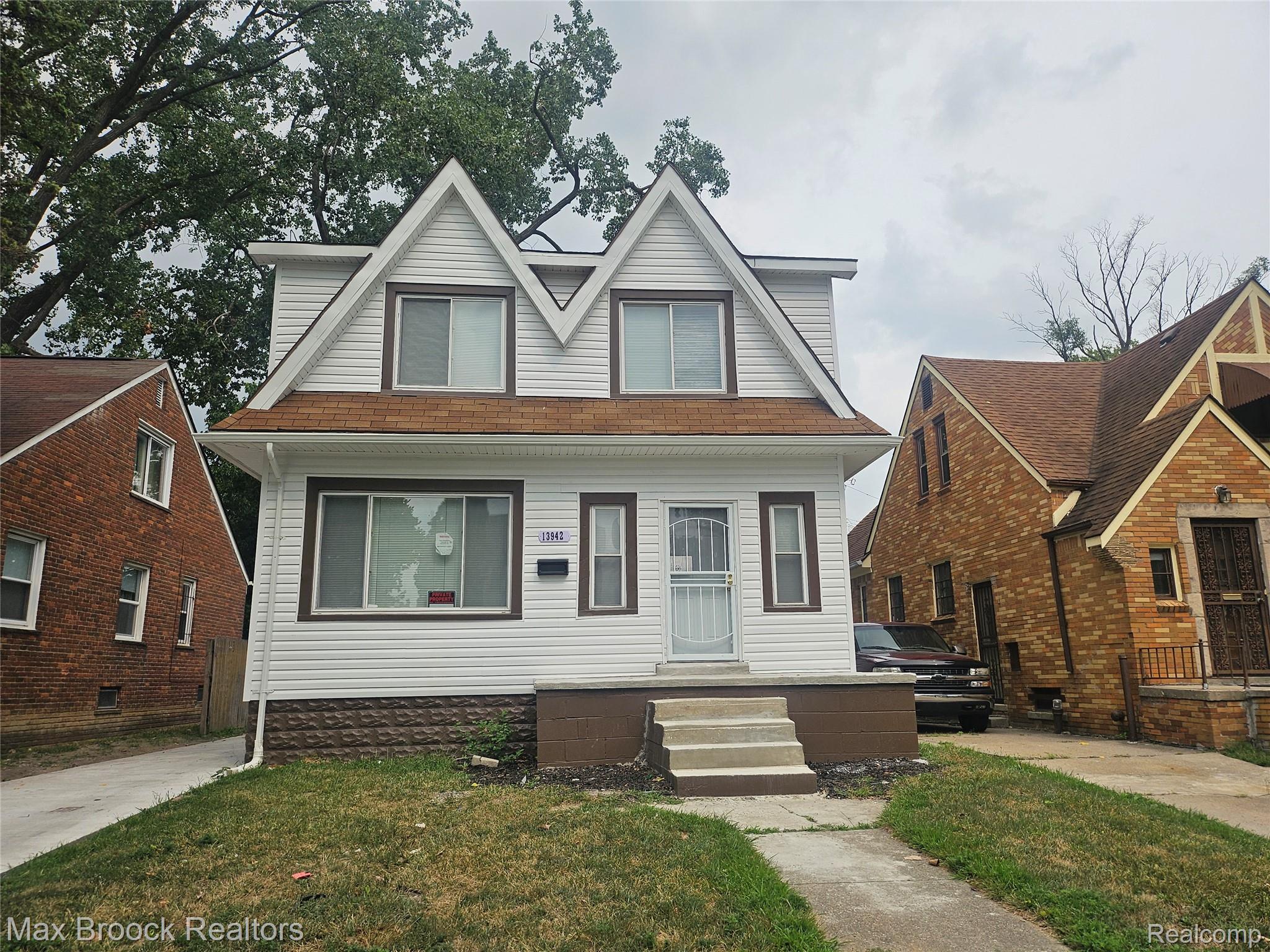 13942 Whitcomb Street Property Photo 1