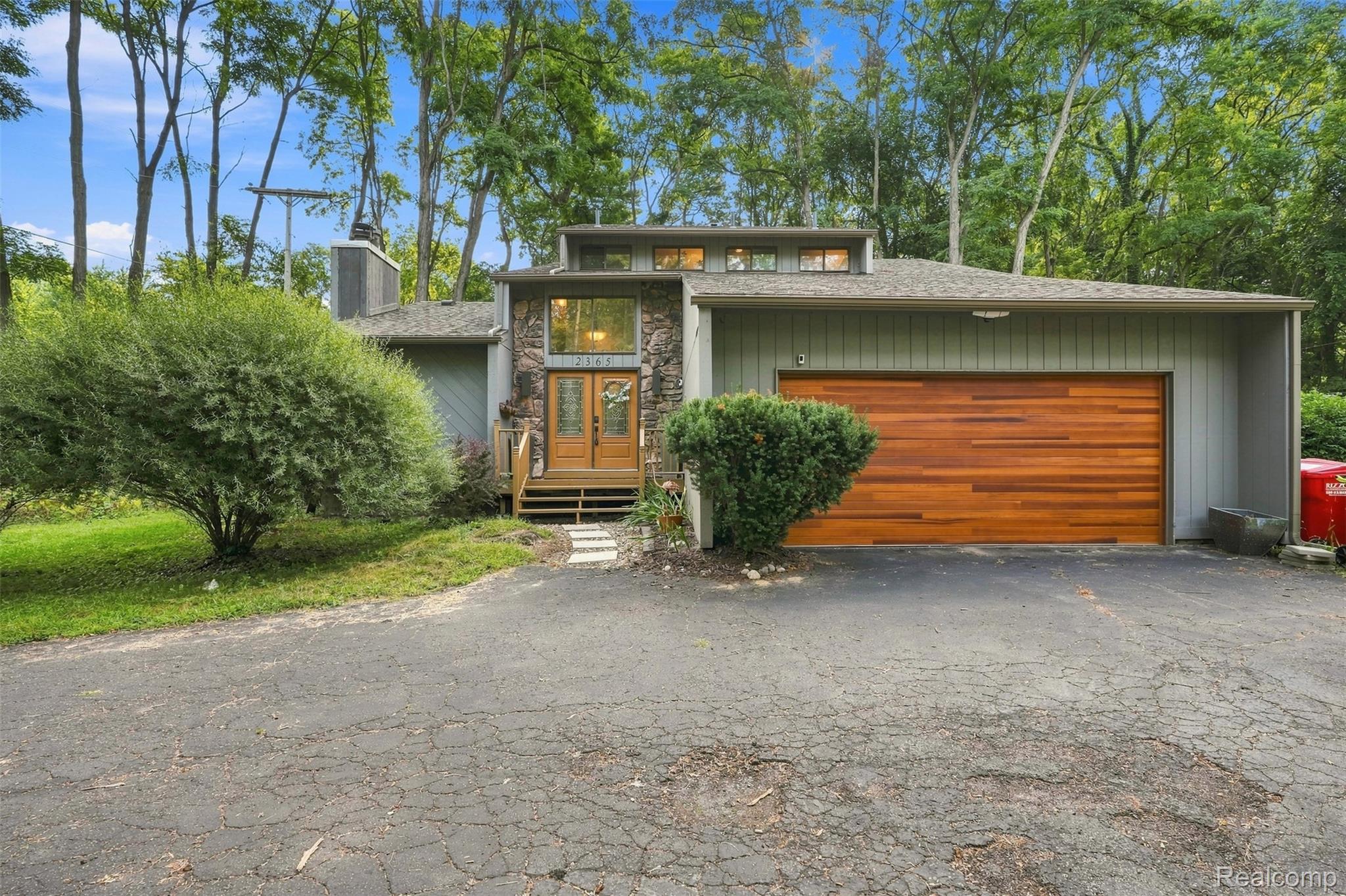 2365 Lochaven Road Property Photo 1