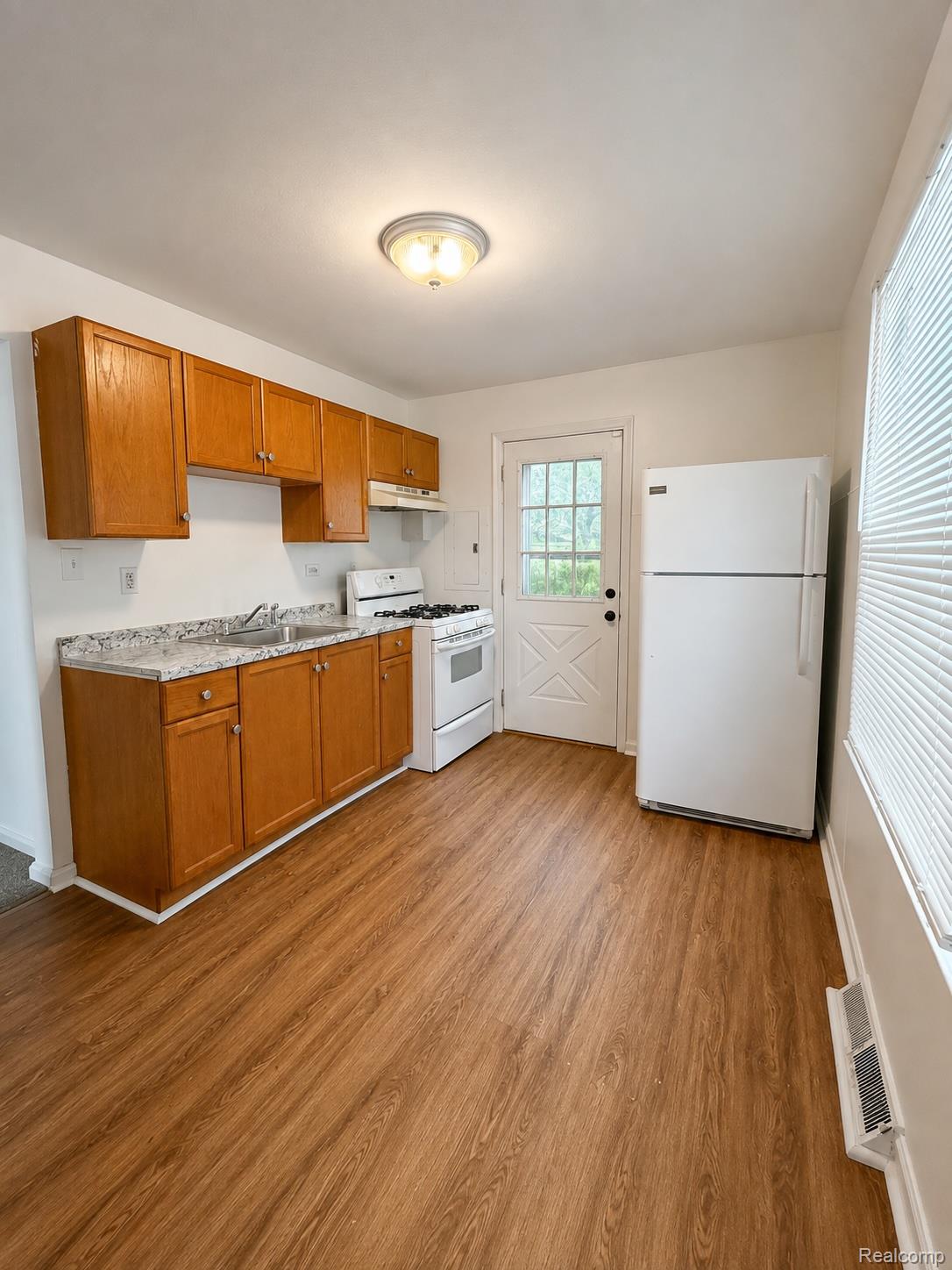 13681 Hendricks Avenue Property Photo 5
