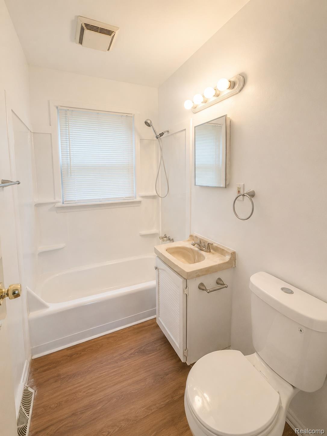 13681 Hendricks Avenue Property Photo 6