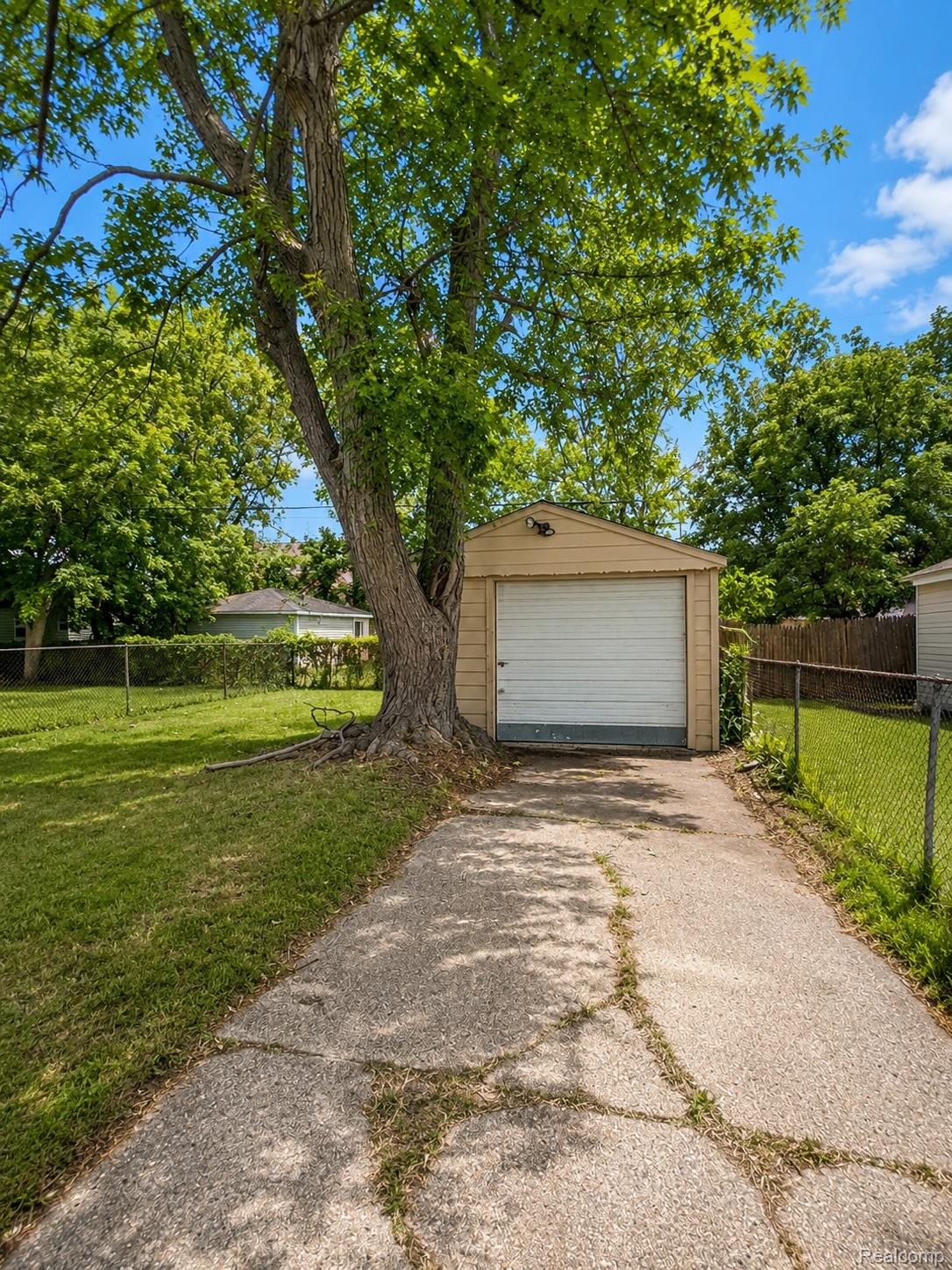 13681 Hendricks Avenue Property Photo 11