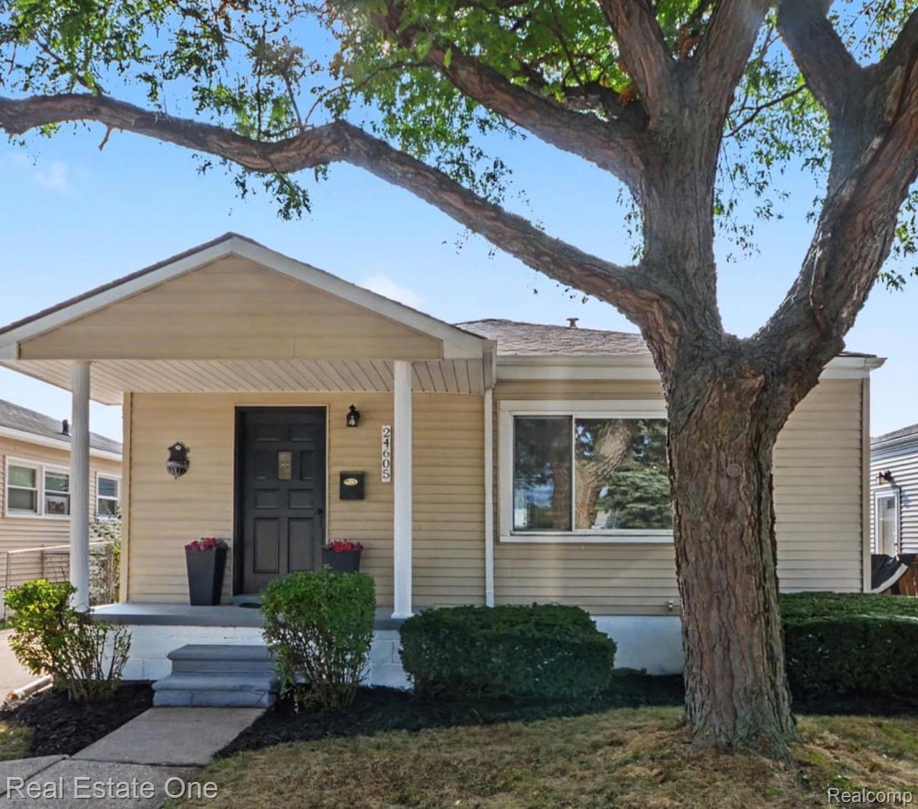 24605 Brittany Avenue Property Photo 1