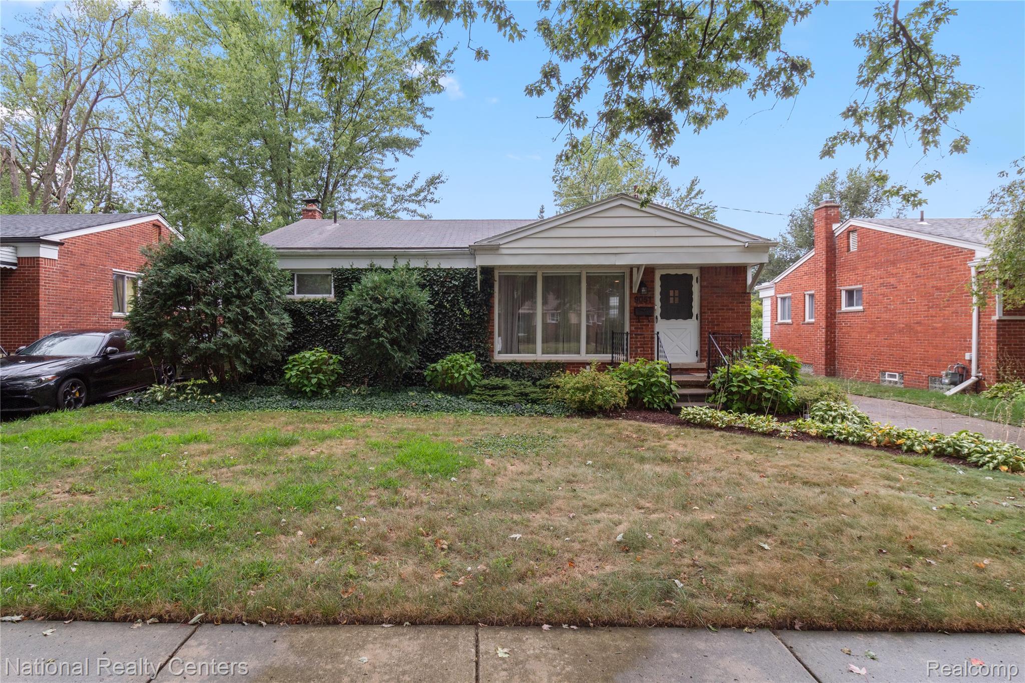 9051 Nathaline Property Photo 3