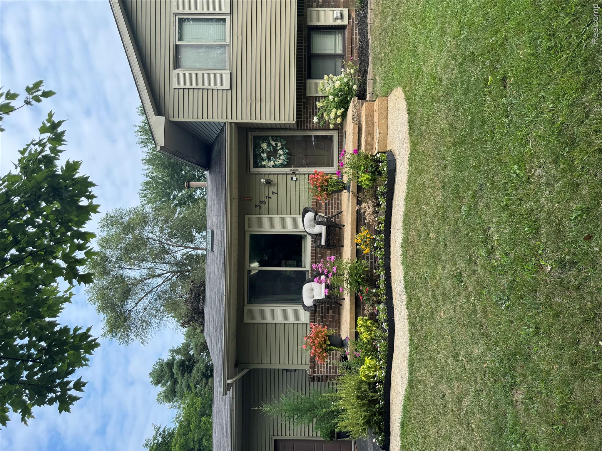 3877 Westlyn Drive Property Photo 1