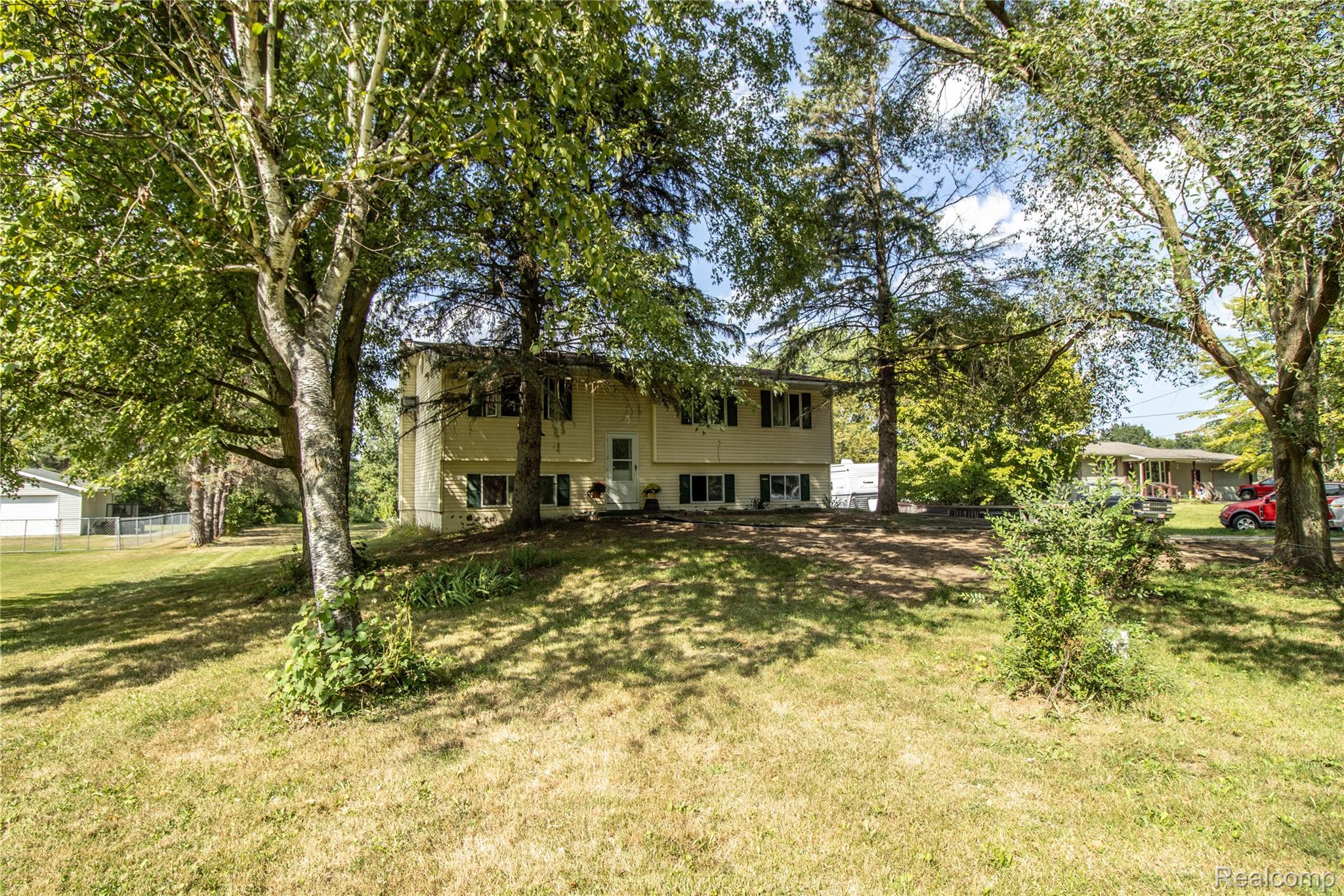 10340 Farrand Road Property Photo 2