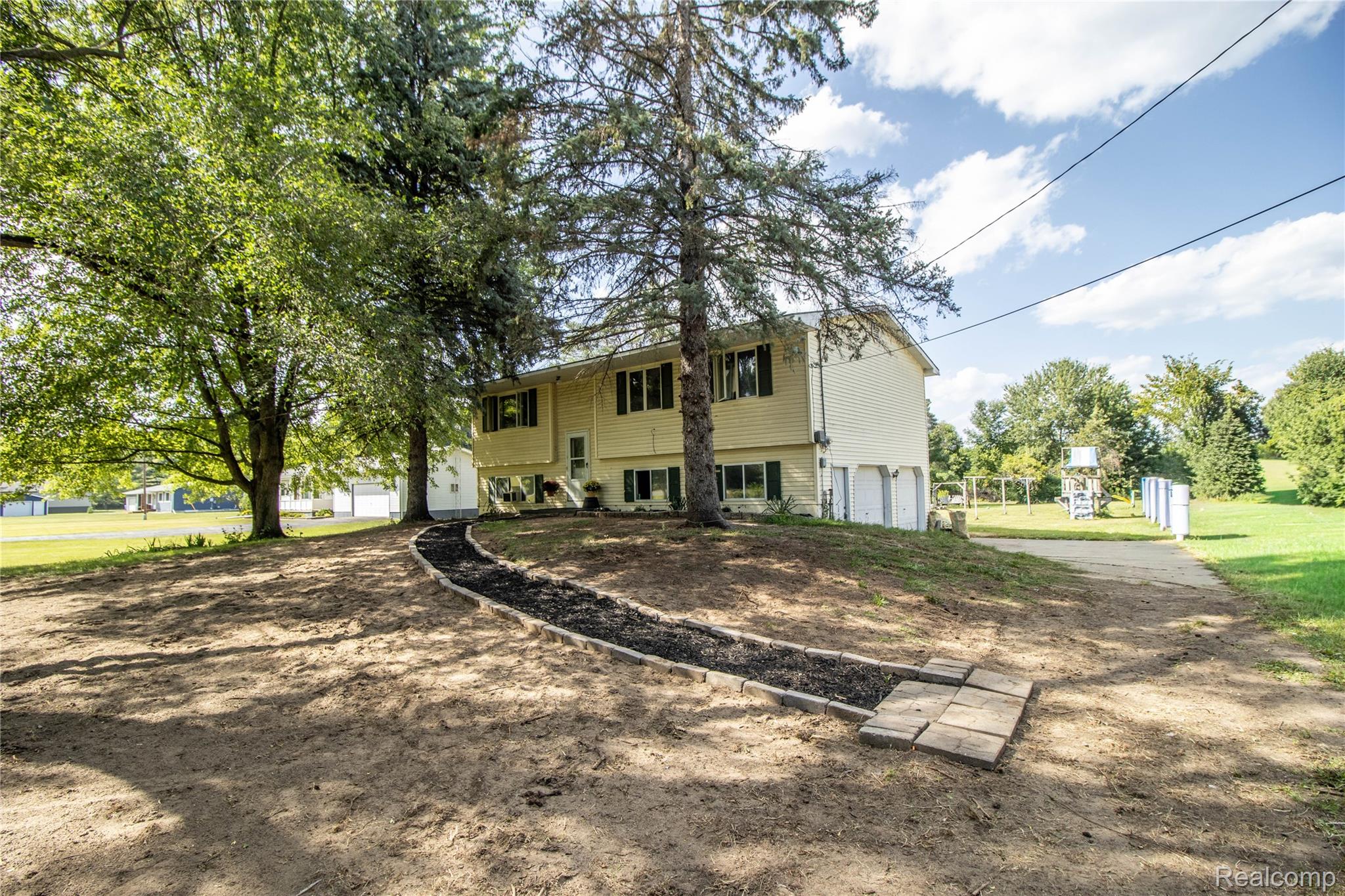 10340 Farrand Road Property Photo 3