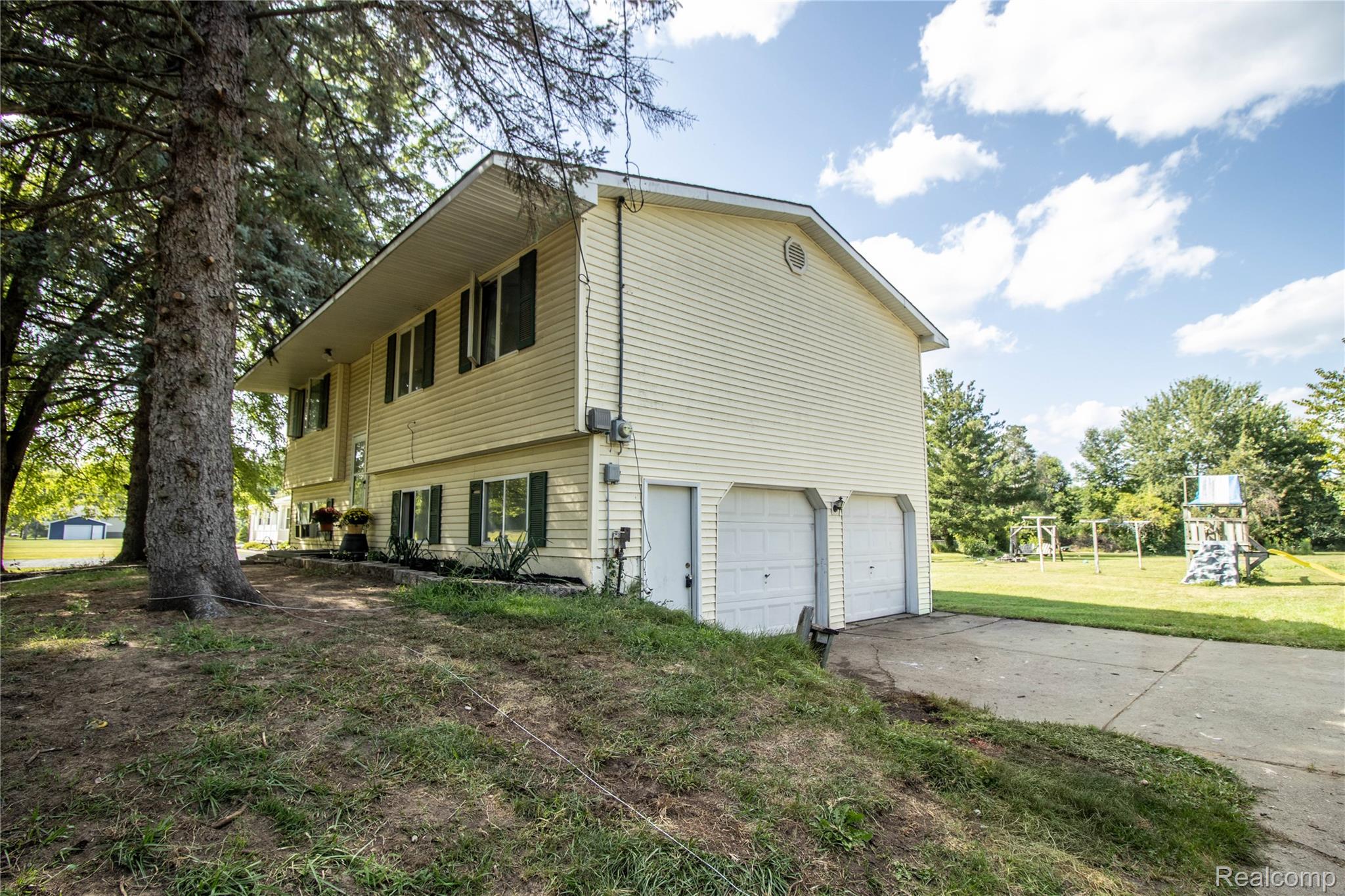 10340 Farrand Road Property Photo 4