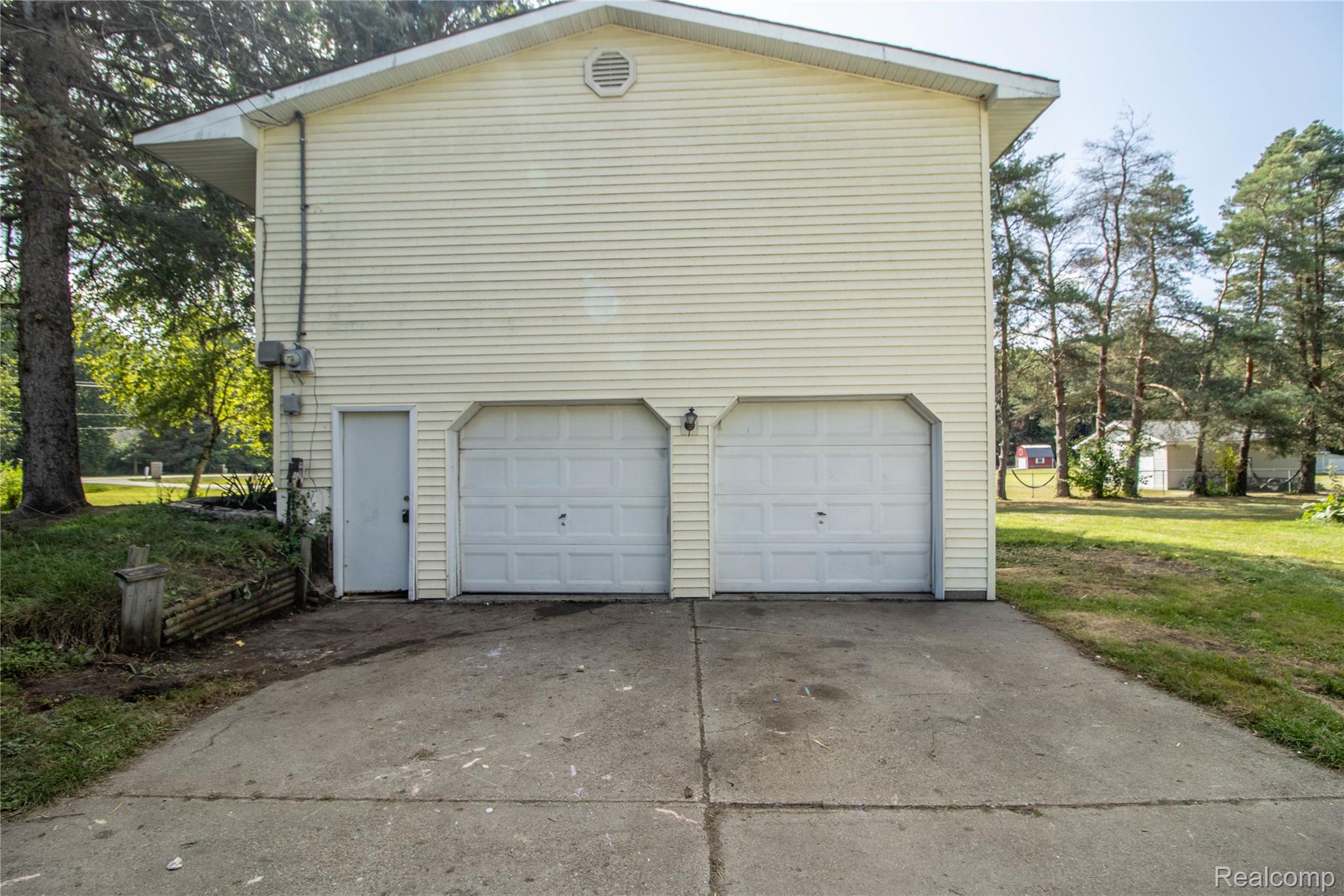 10340 Farrand Road Property Photo 5
