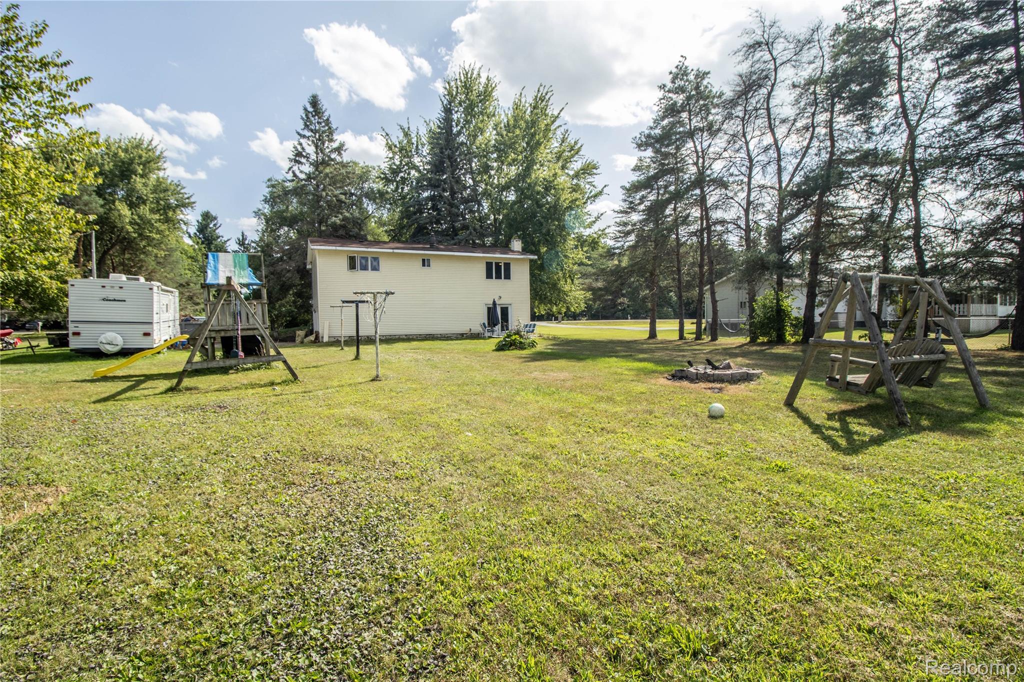 10340 Farrand Road Property Photo 7