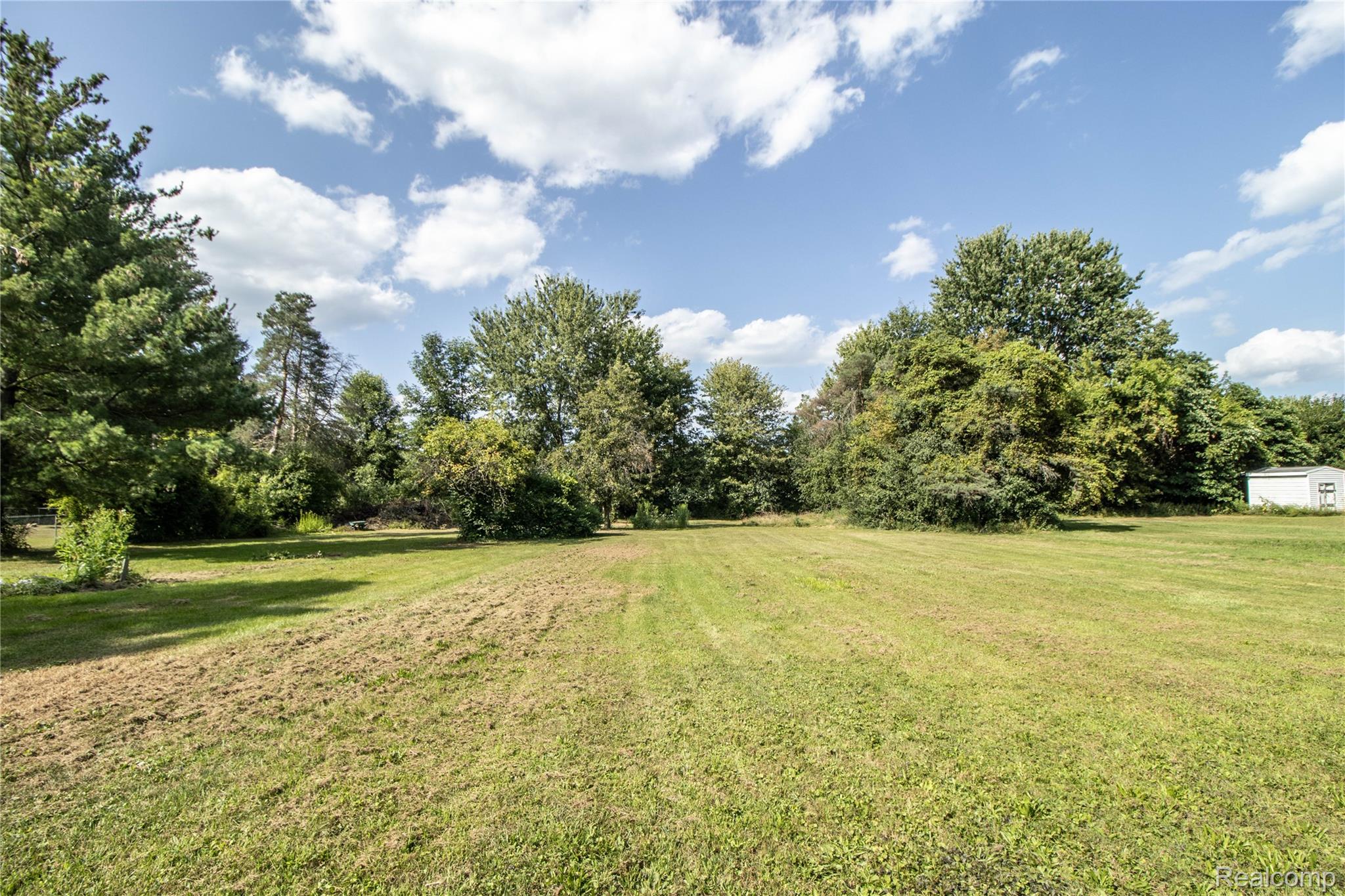 10340 Farrand Road Property Photo 8