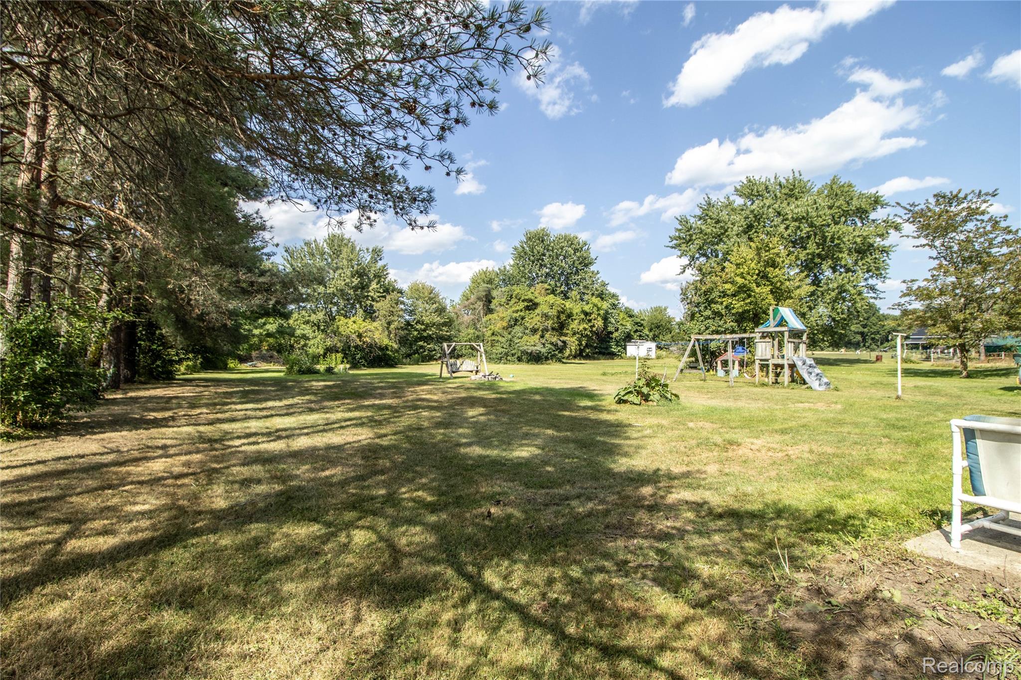 10340 Farrand Road Property Photo 9