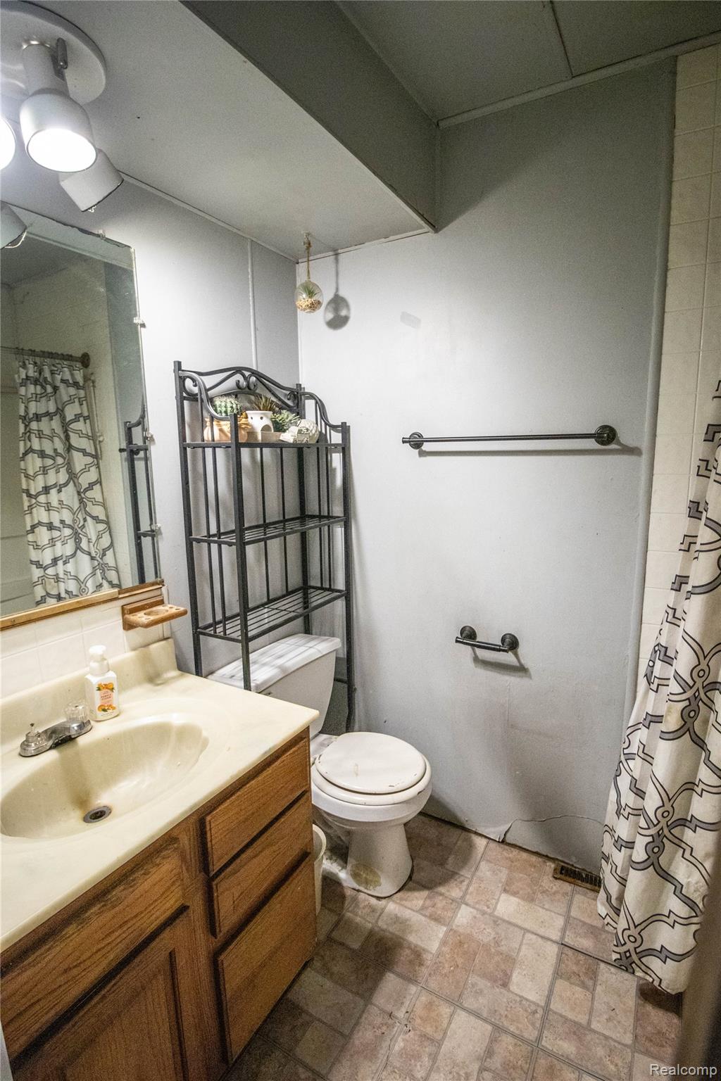 10340 Farrand Road Property Photo 16