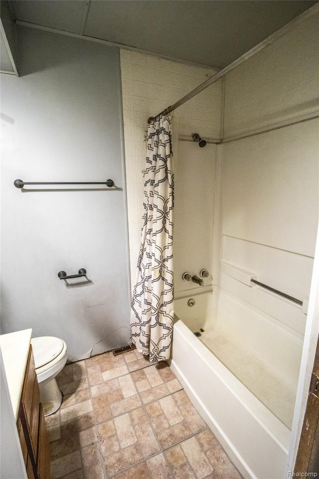 10340 Farrand Road Property Photo 17