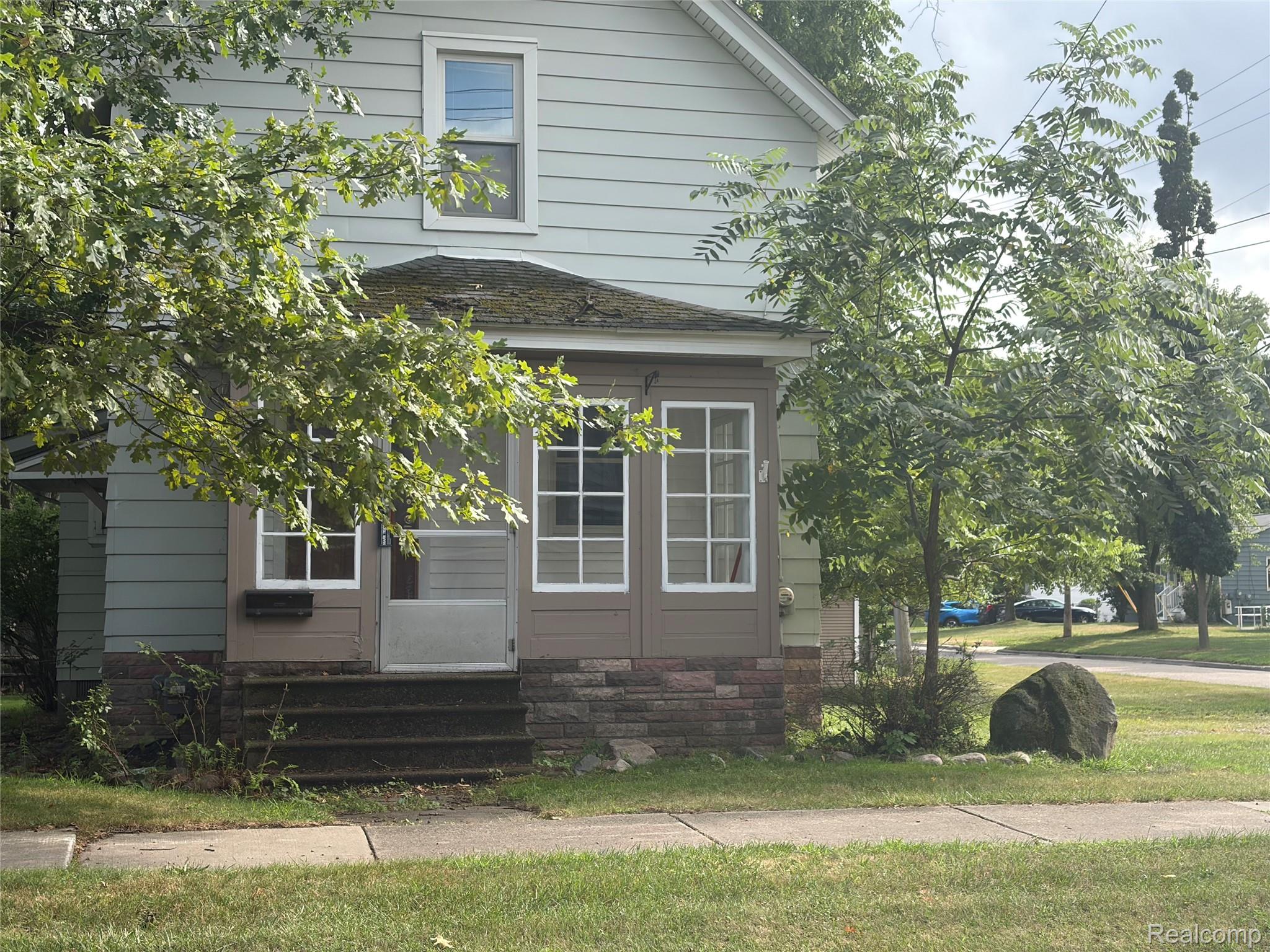 329 1st Street Property Photo 1