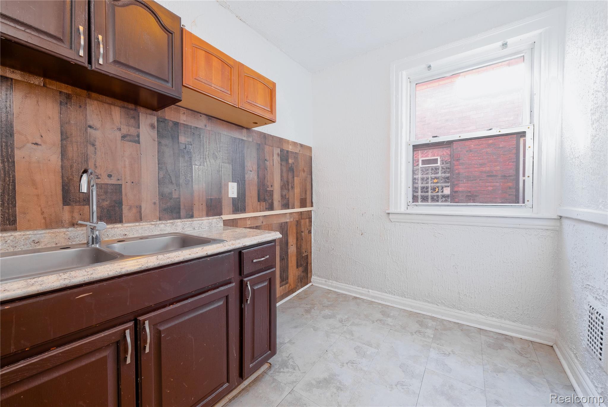 3235 Monterey Street Property Photo 5