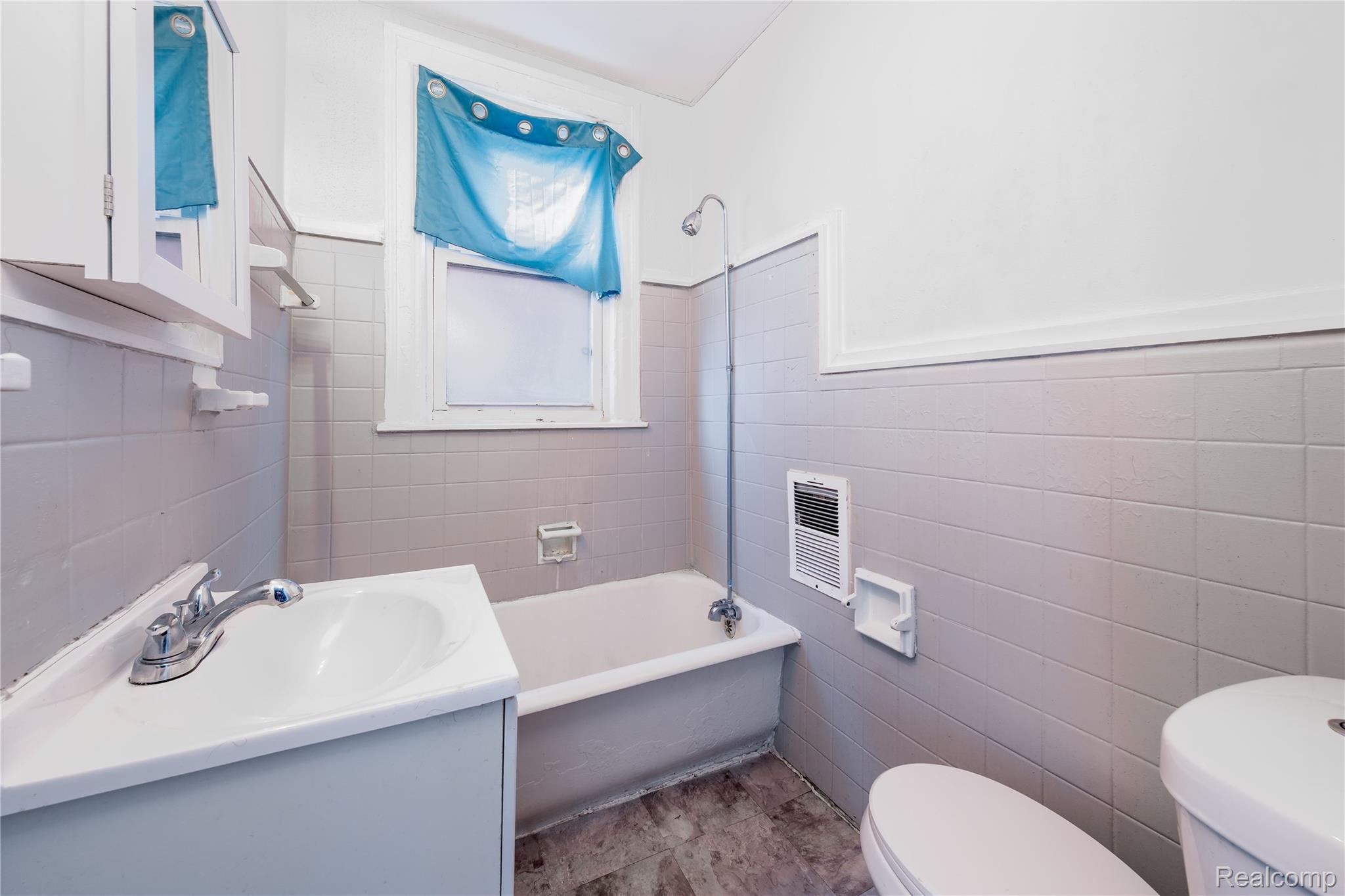 3235 Monterey Street Property Photo 8