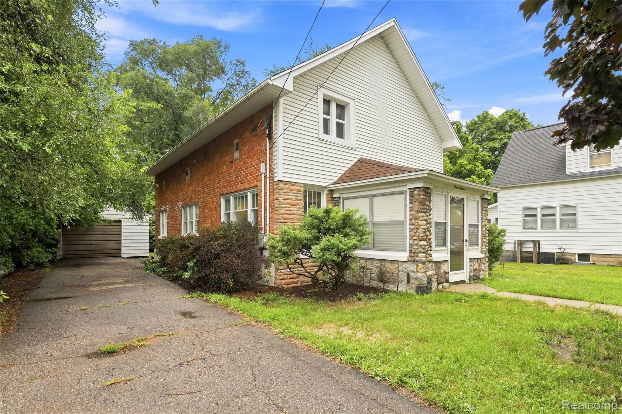 113 E State Street Property Photo 1