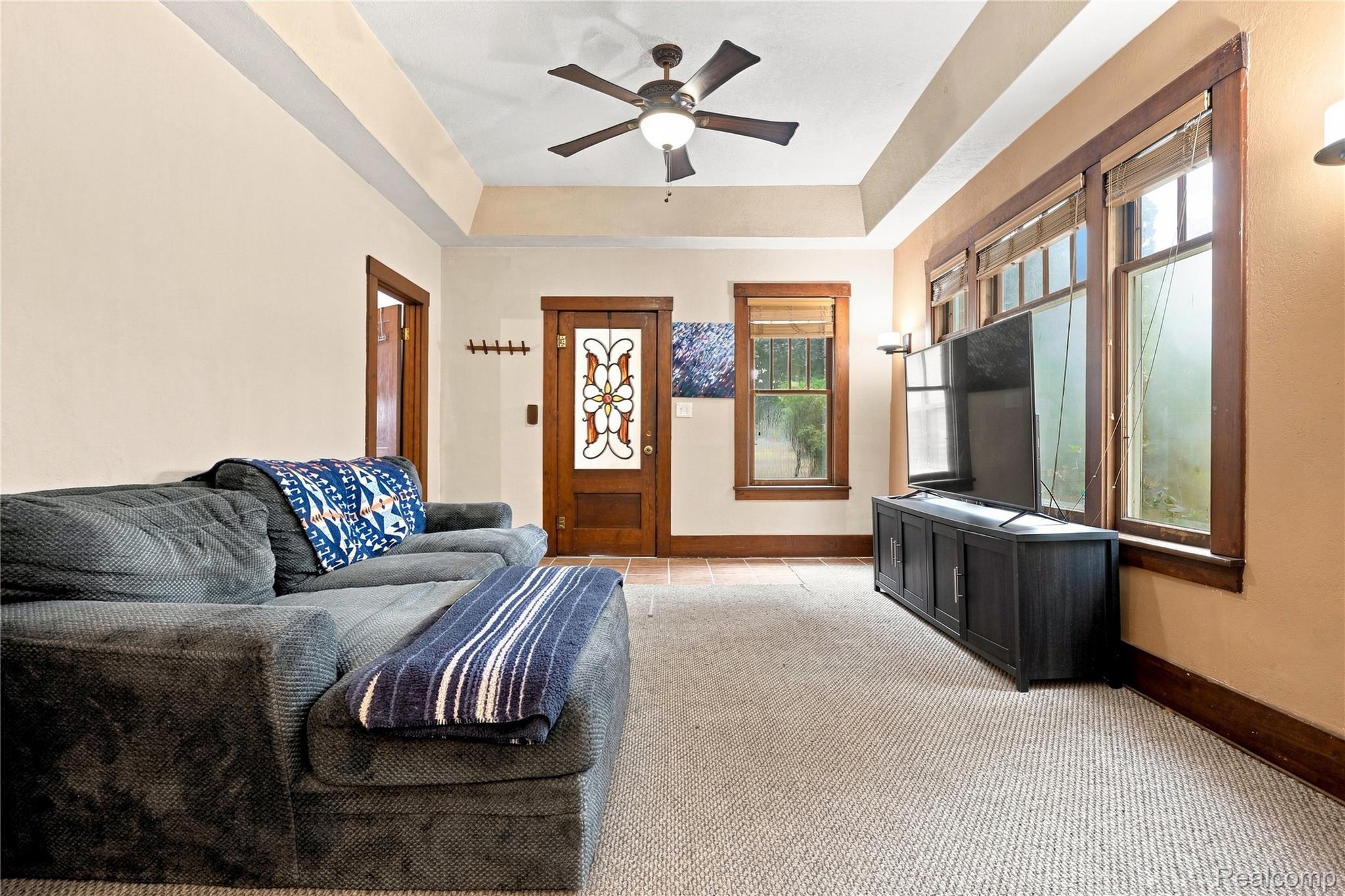 113 E State Street Property Photo 4