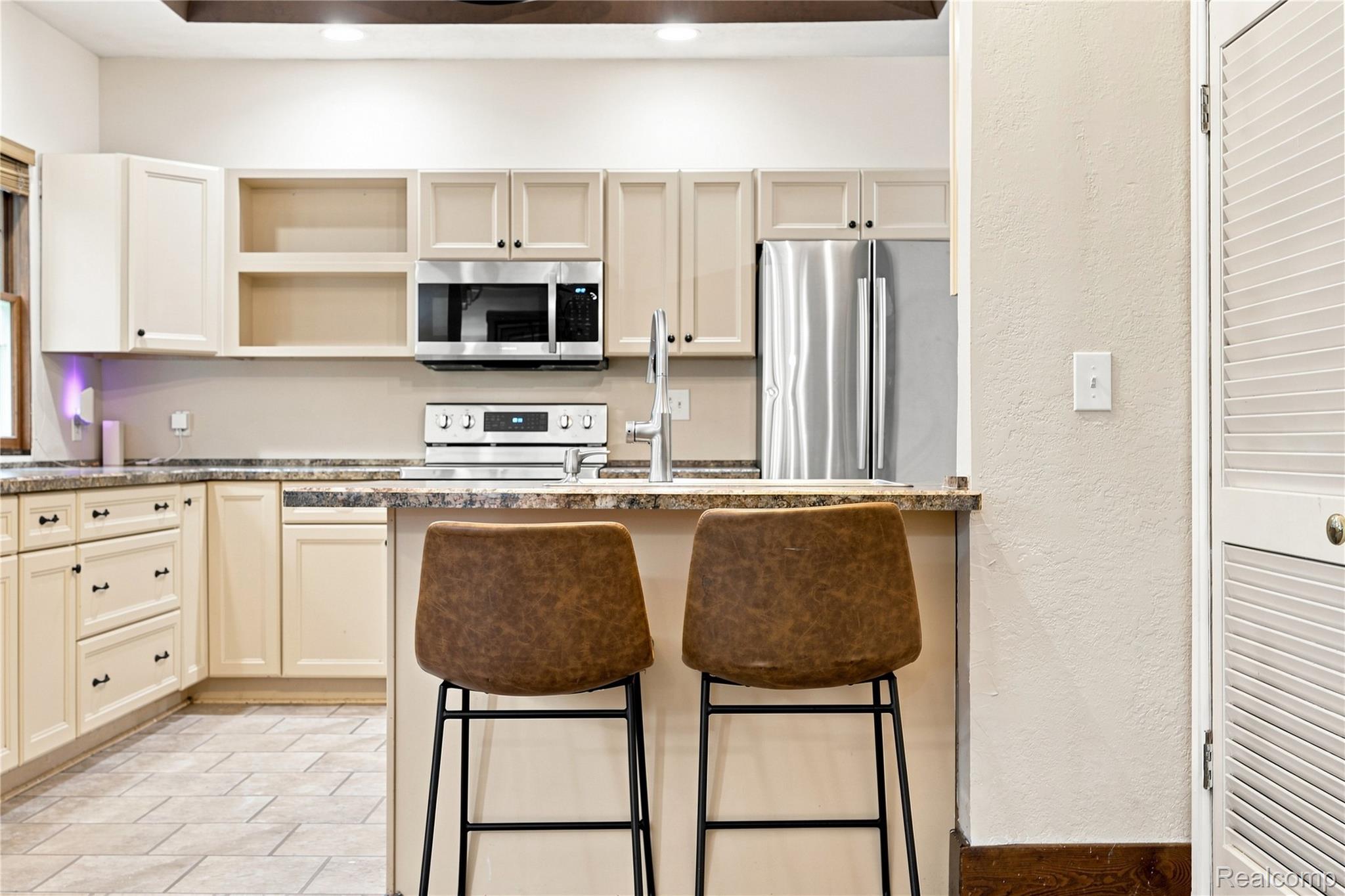113 E State Street Property Photo 6