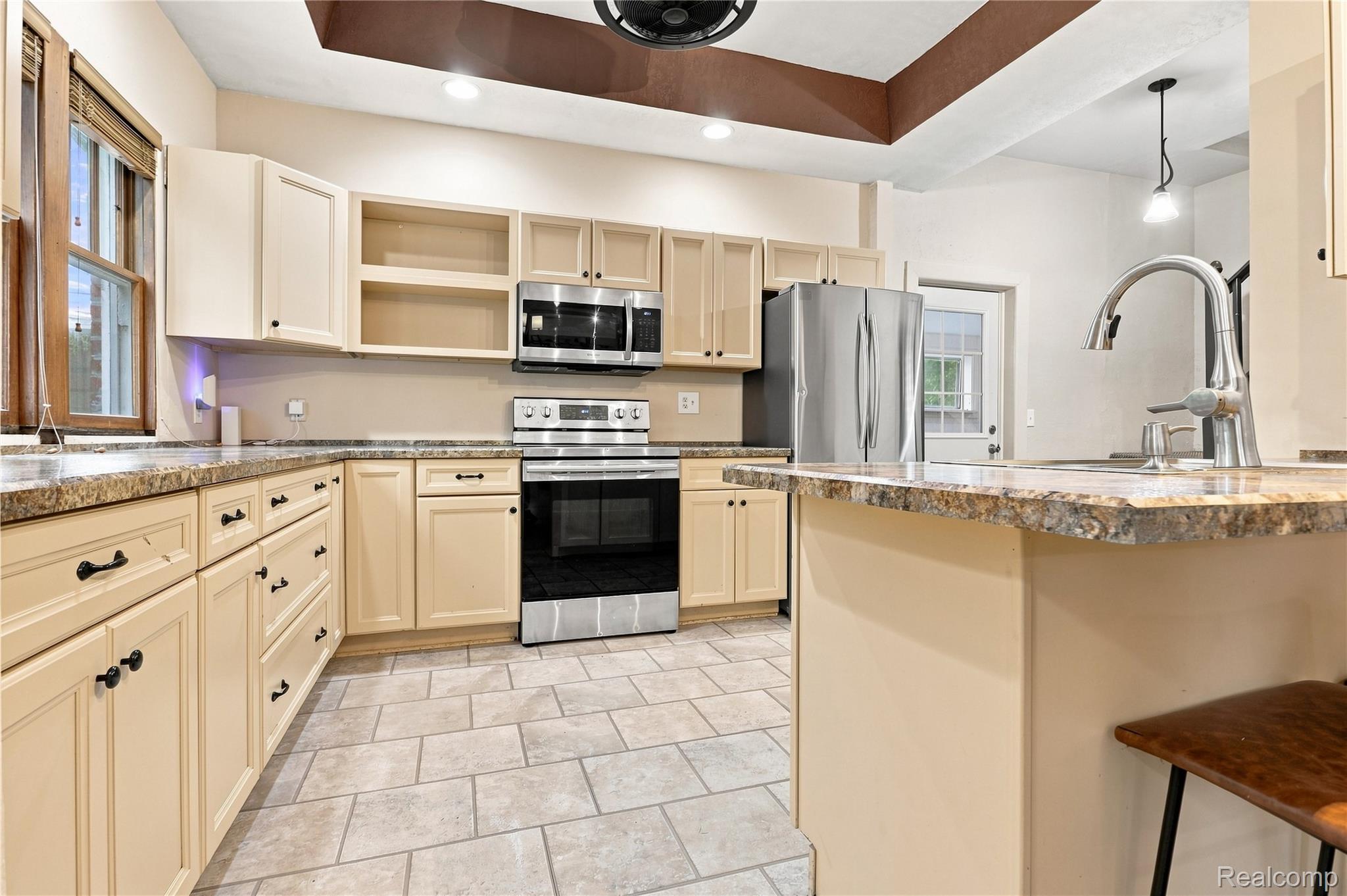 113 E State Street Property Photo 7