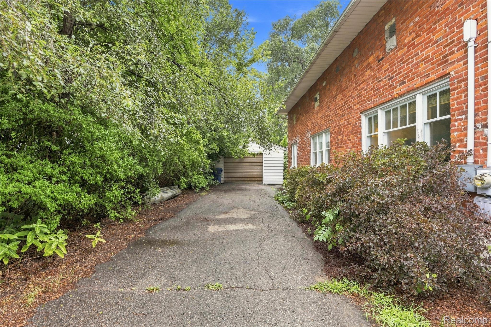 113 E State Street Property Photo 27