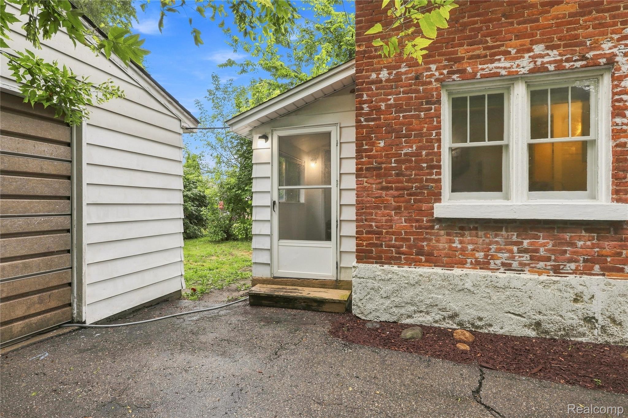 113 E State Street Property Photo 28
