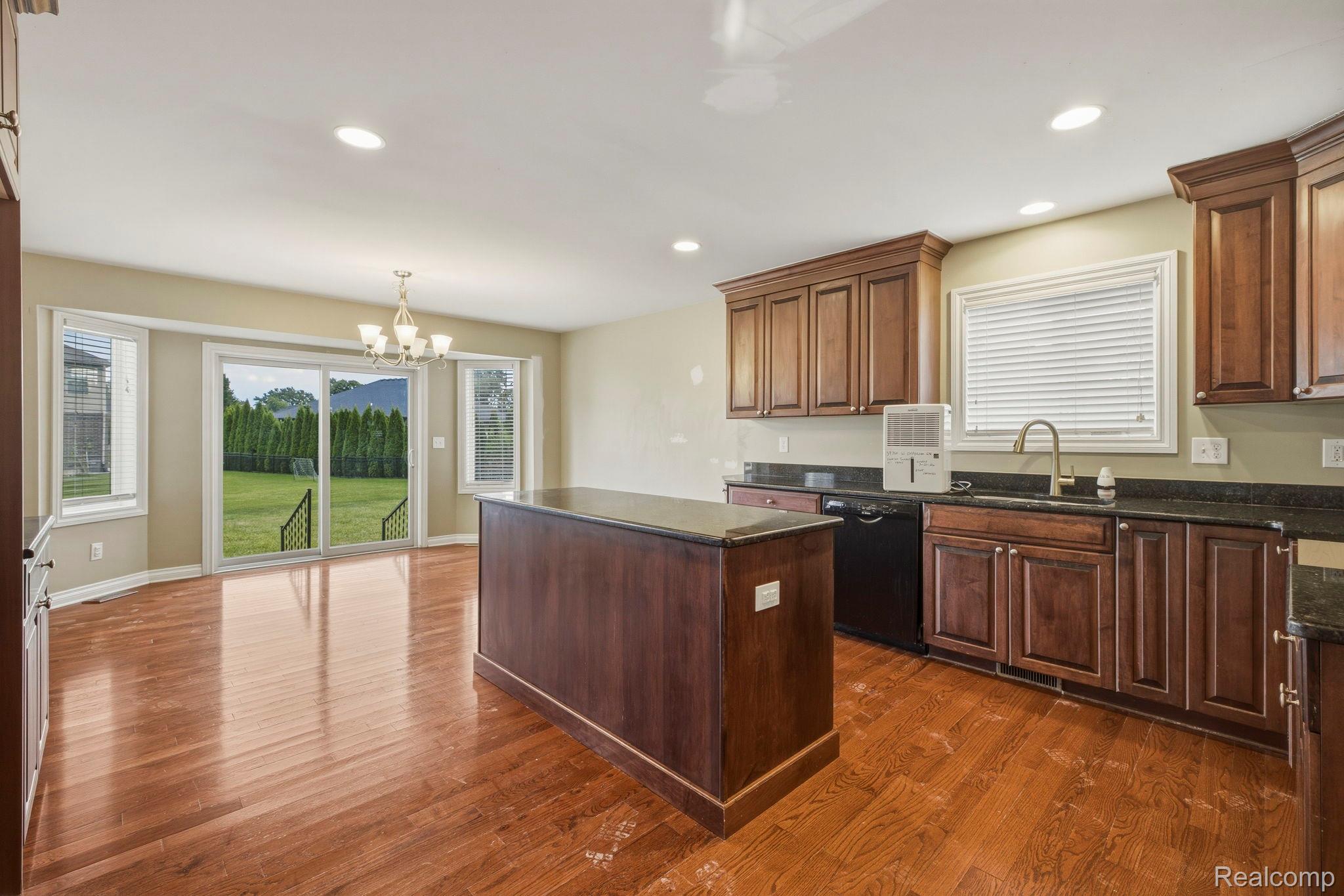 39710 W Offshore Drive Property Photo 11