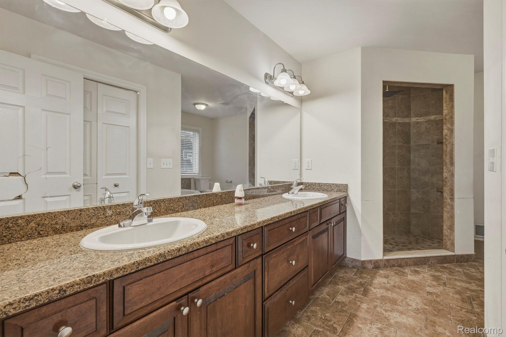 39710 W Offshore Drive Property Photo 25