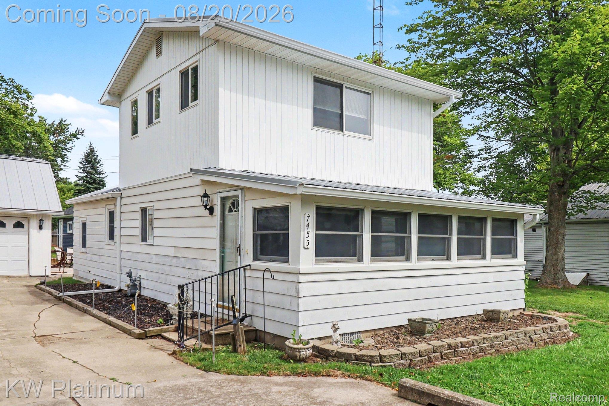 7455 N Woodland Road Property Photo 1