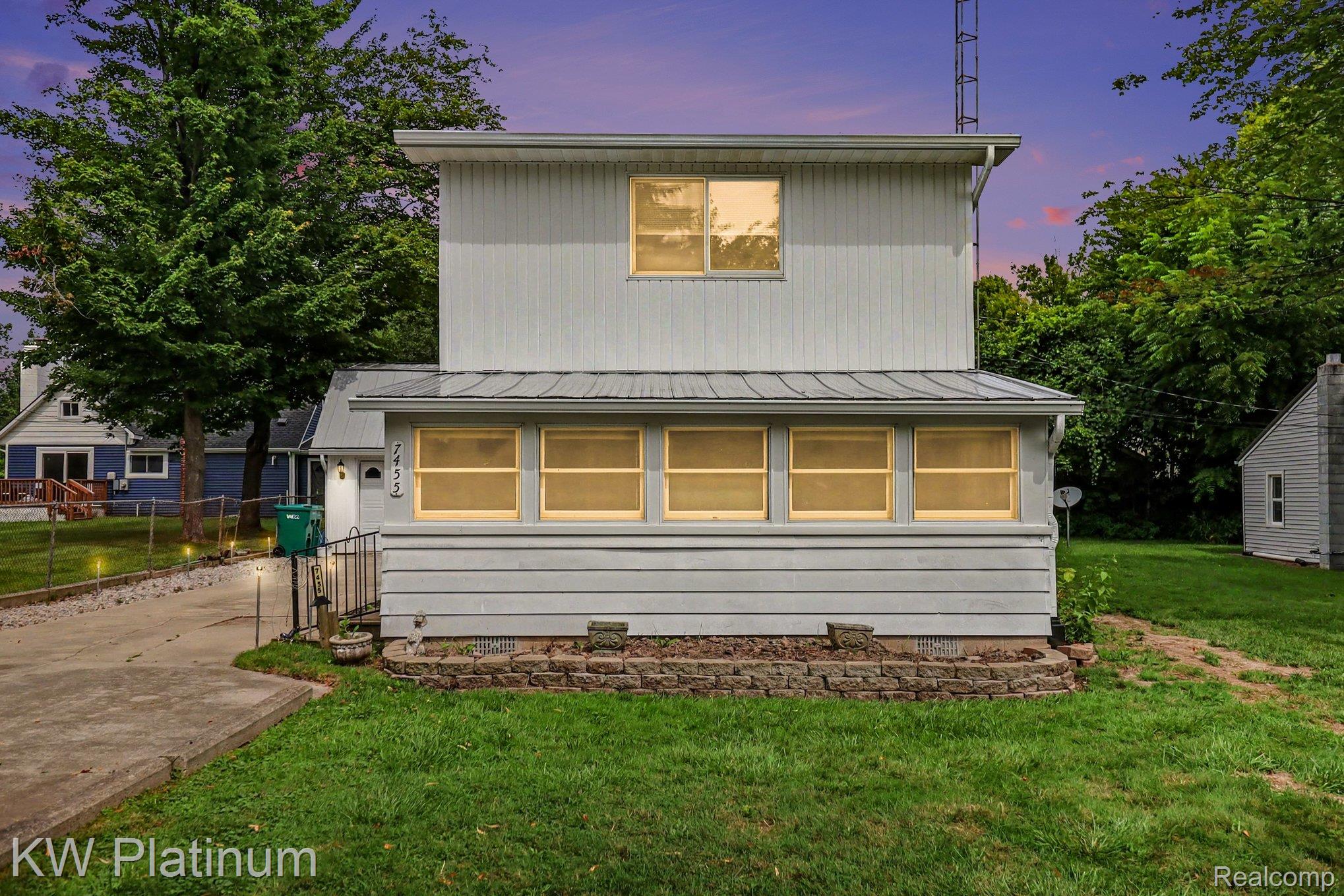 7455 N Woodland Road Property Photo 2