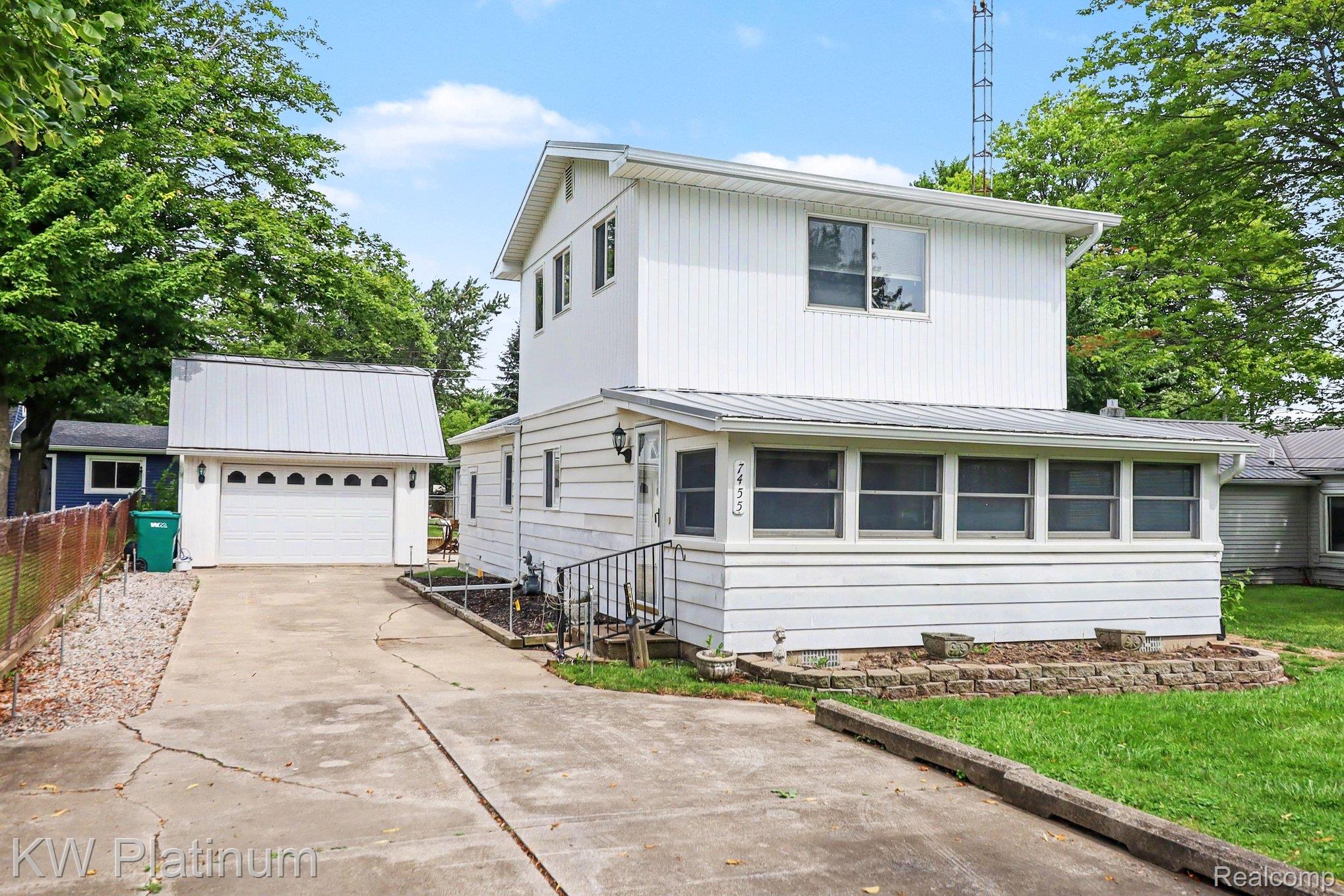 7455 N Woodland Road Property Photo 3
