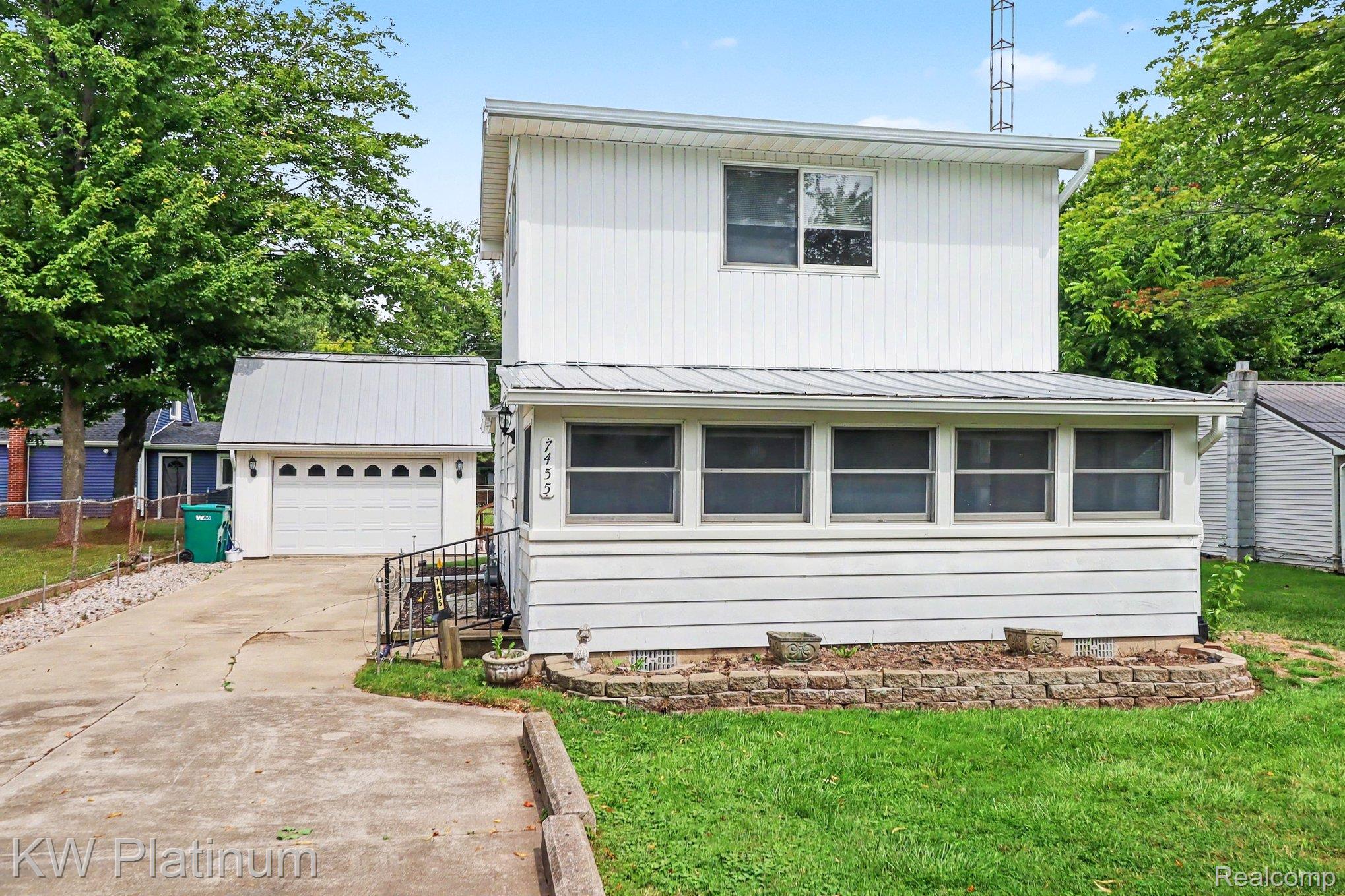 7455 N Woodland Road Property Photo 4