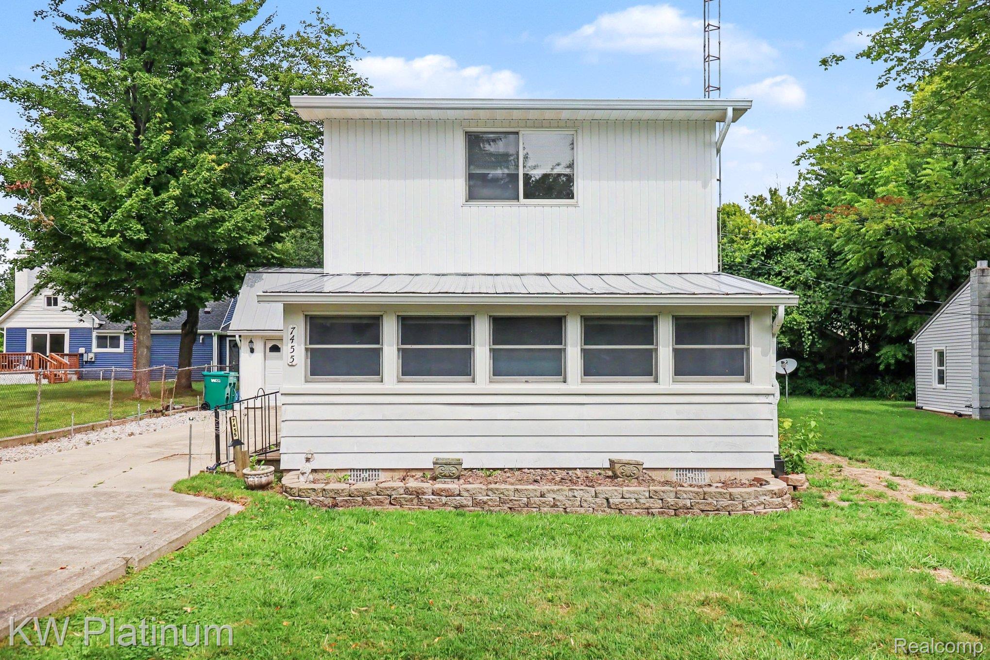 7455 N Woodland Road Property Photo 5