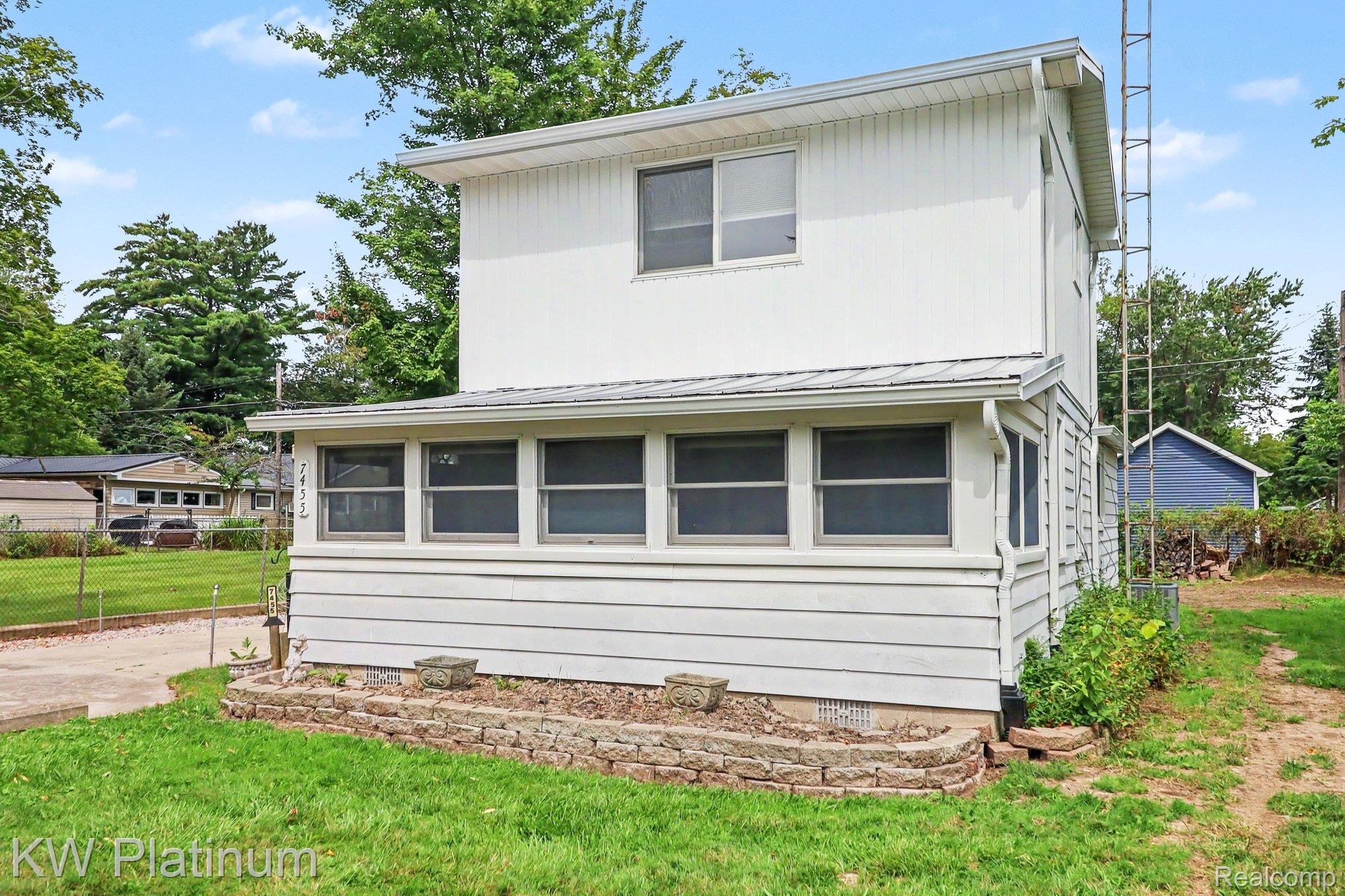 7455 N Woodland Road Property Photo 6