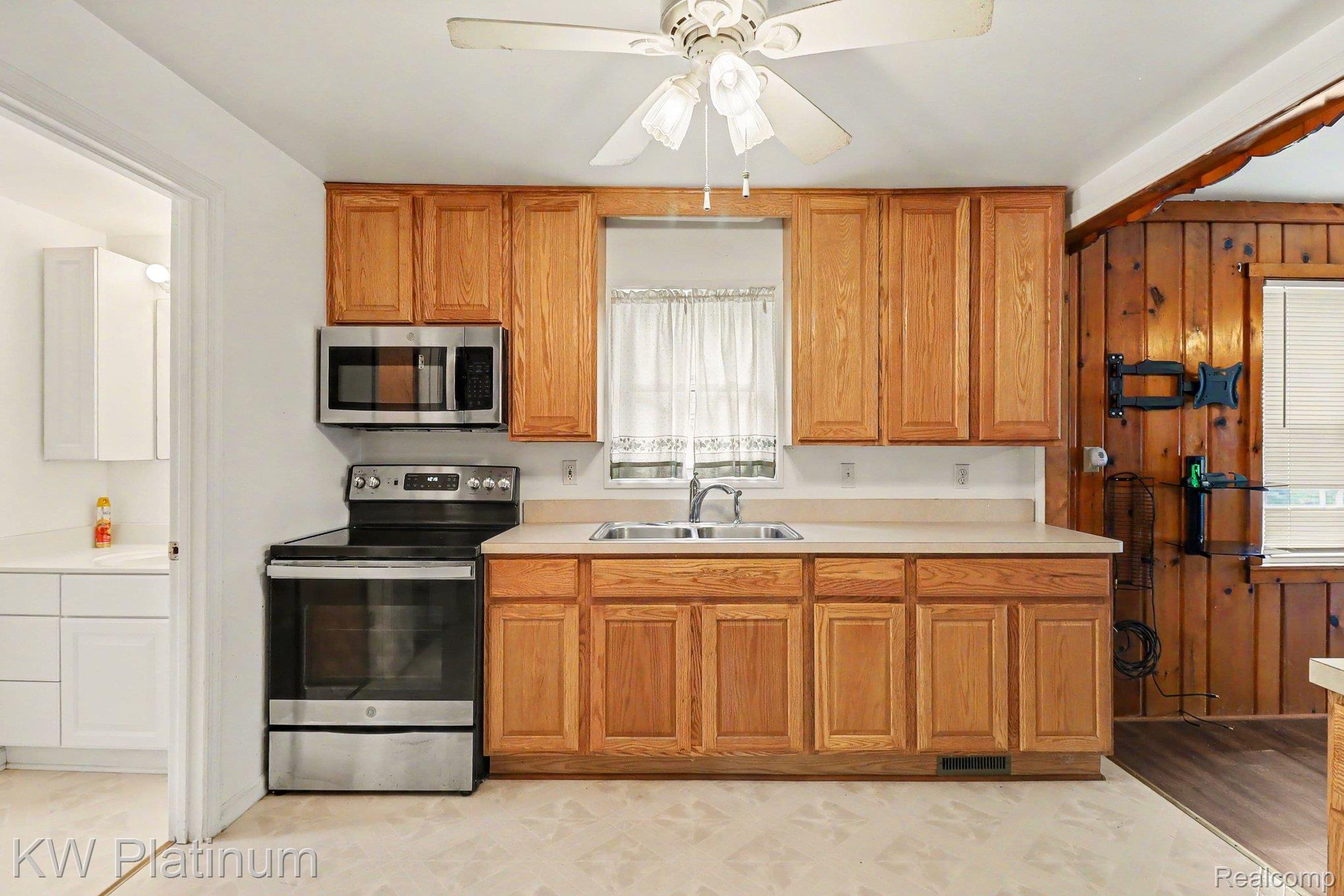 7455 N Woodland Road Property Photo 10