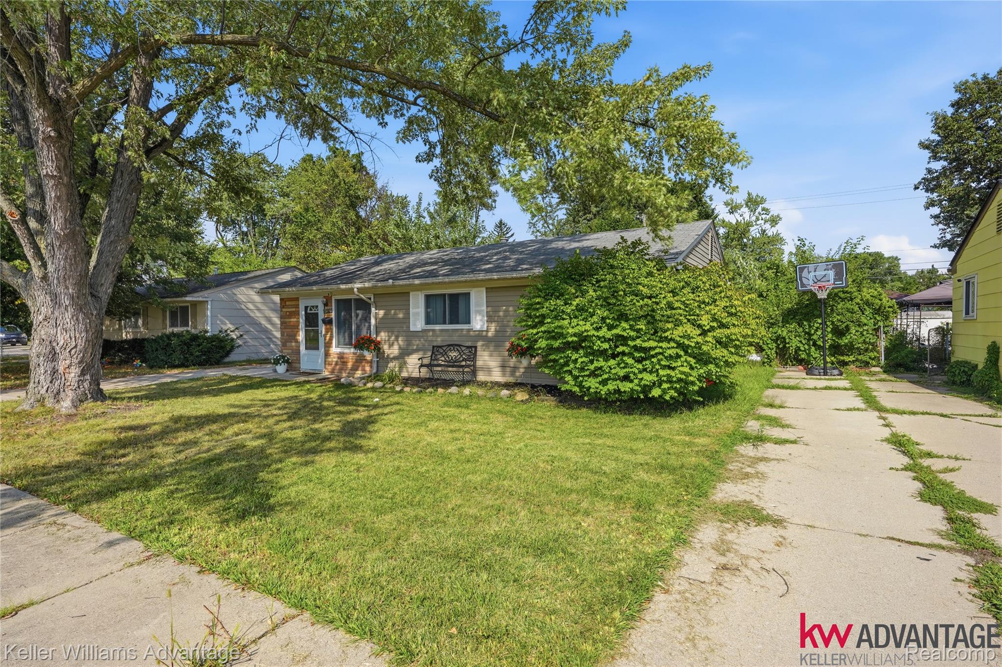 18450 Kinloch Property Photo 3