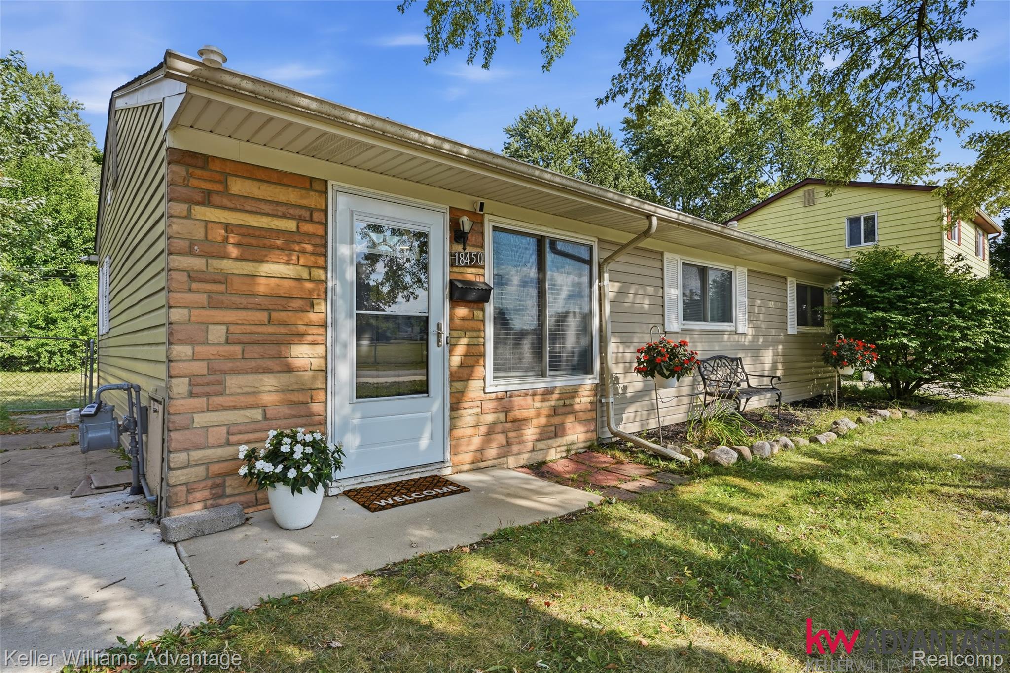 18450 Kinloch Property Photo 4