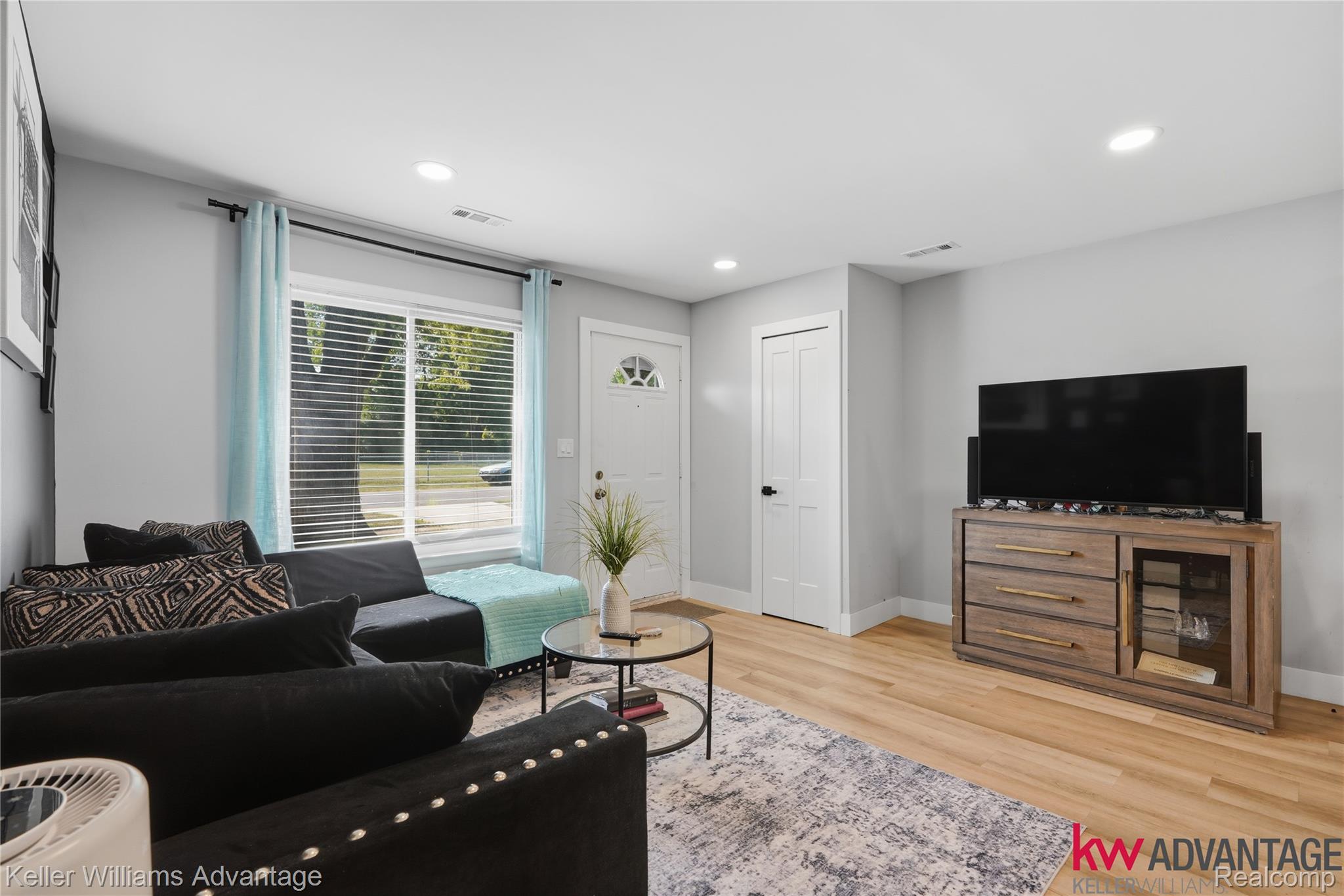 18450 Kinloch Property Photo 8