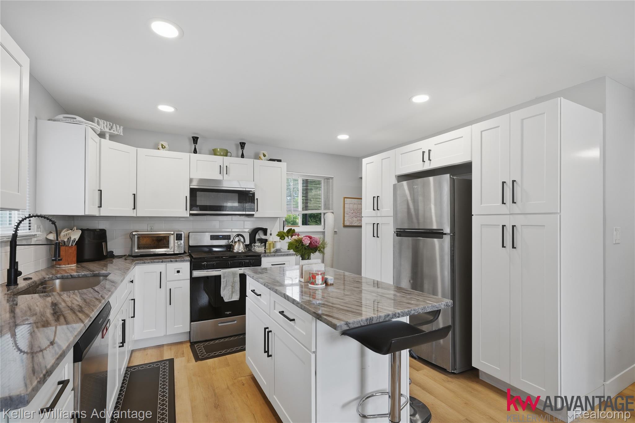 18450 Kinloch Property Photo 10