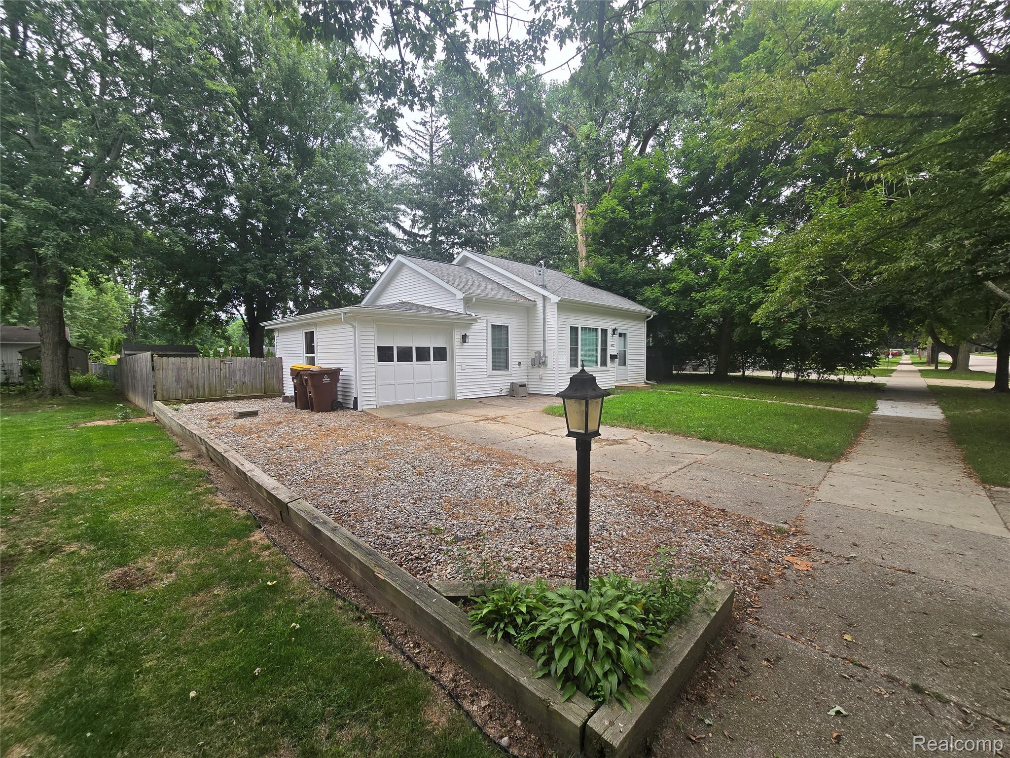 402 E Buchanan Street Property Photo 2